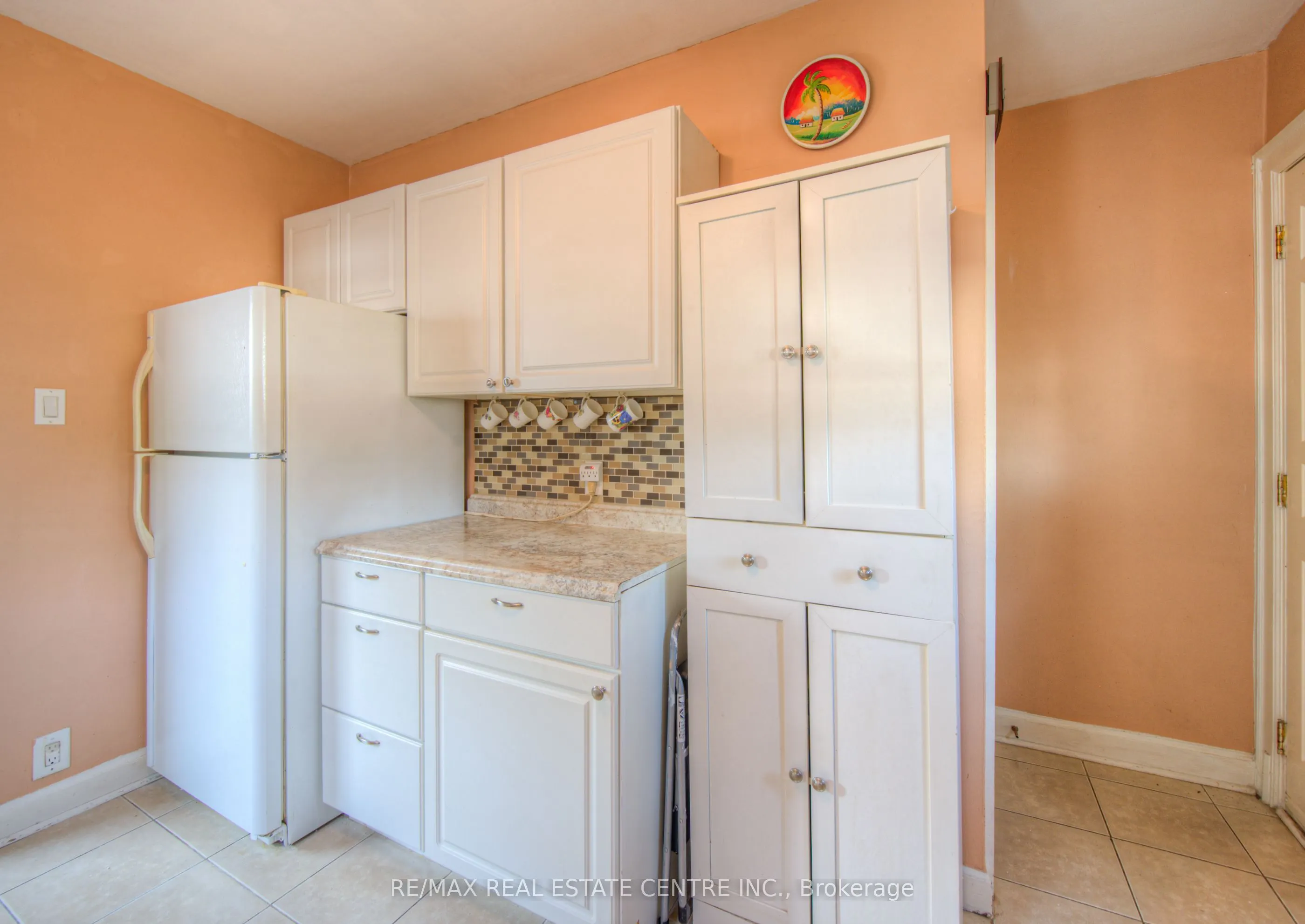 14 Barons Avenue S