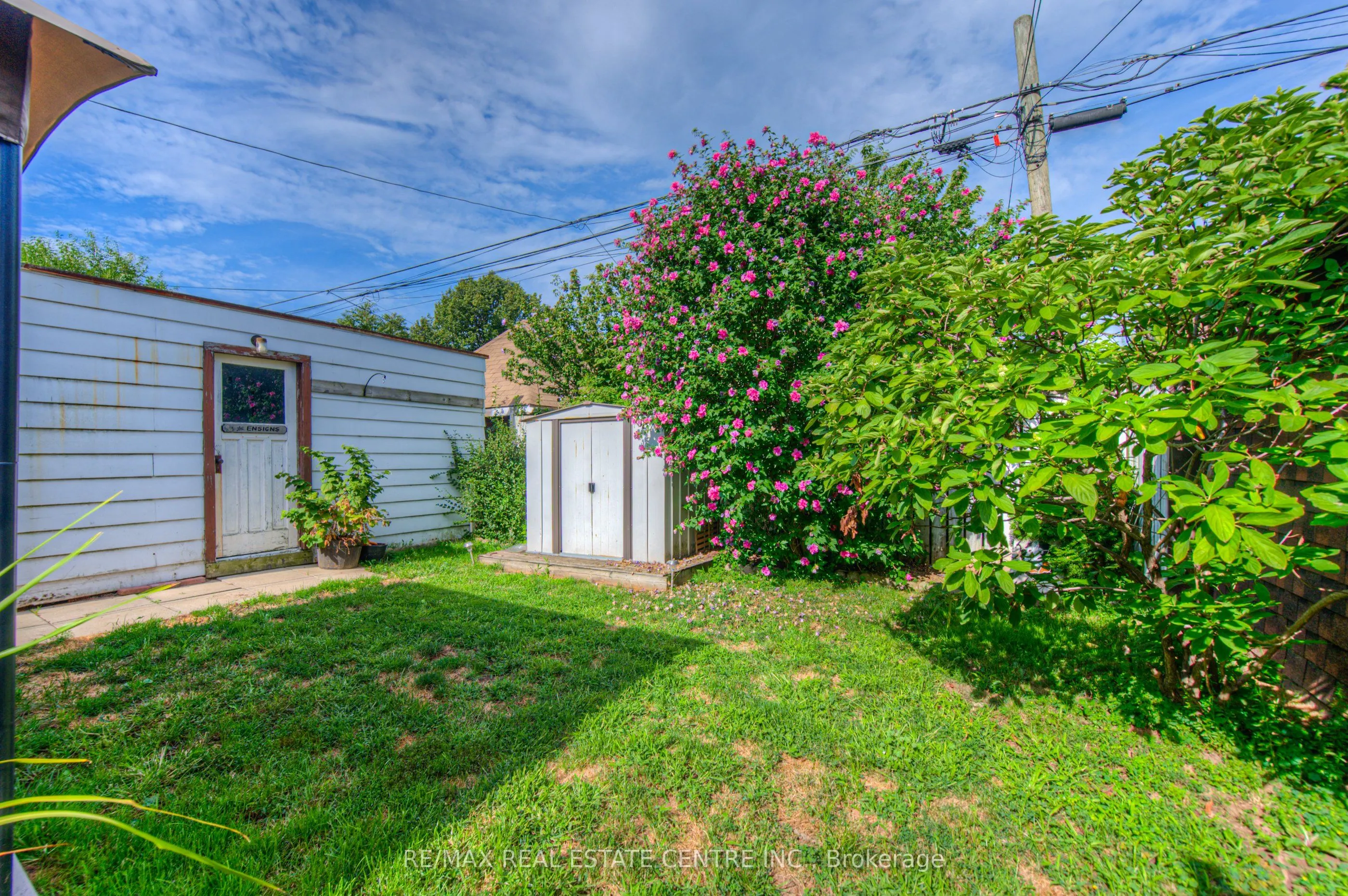 14 Barons Avenue S