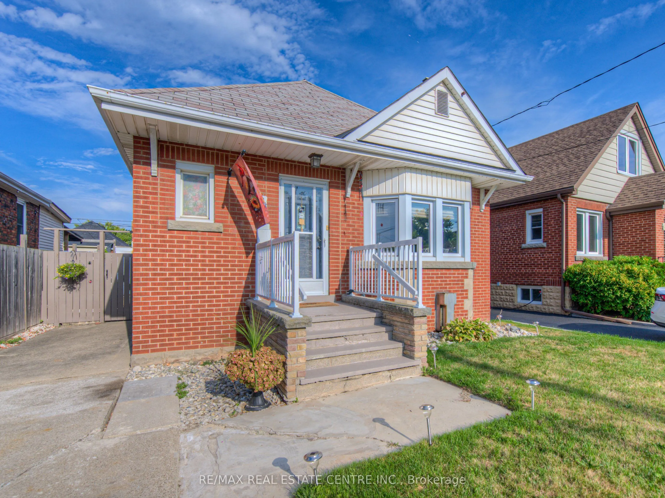 14 Barons Avenue S