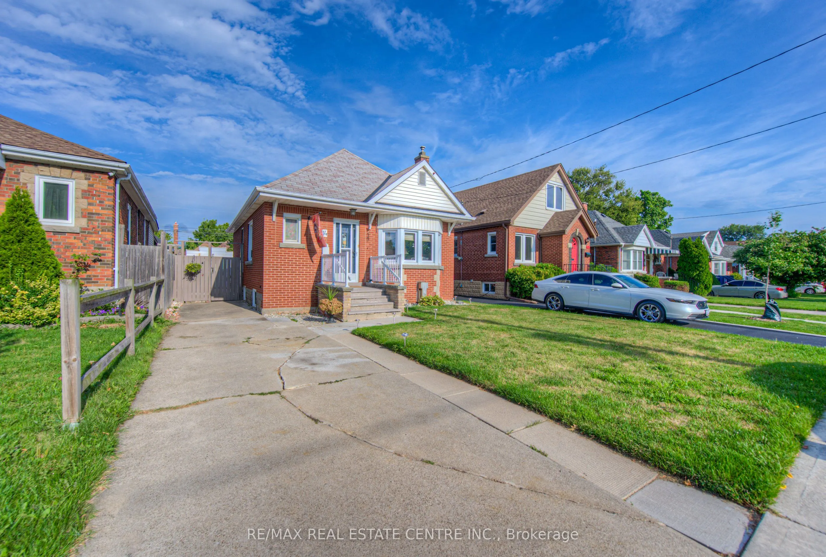 14 Barons Avenue S
