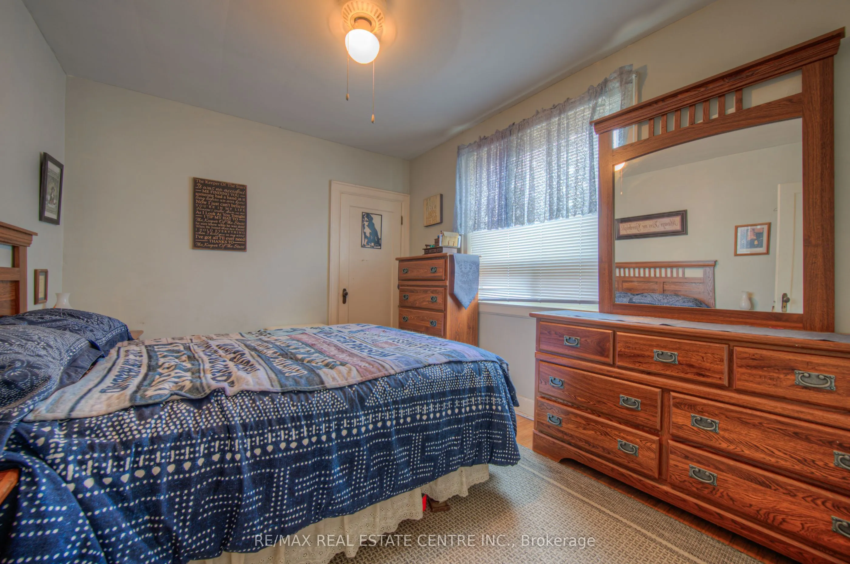 14 Barons Avenue S