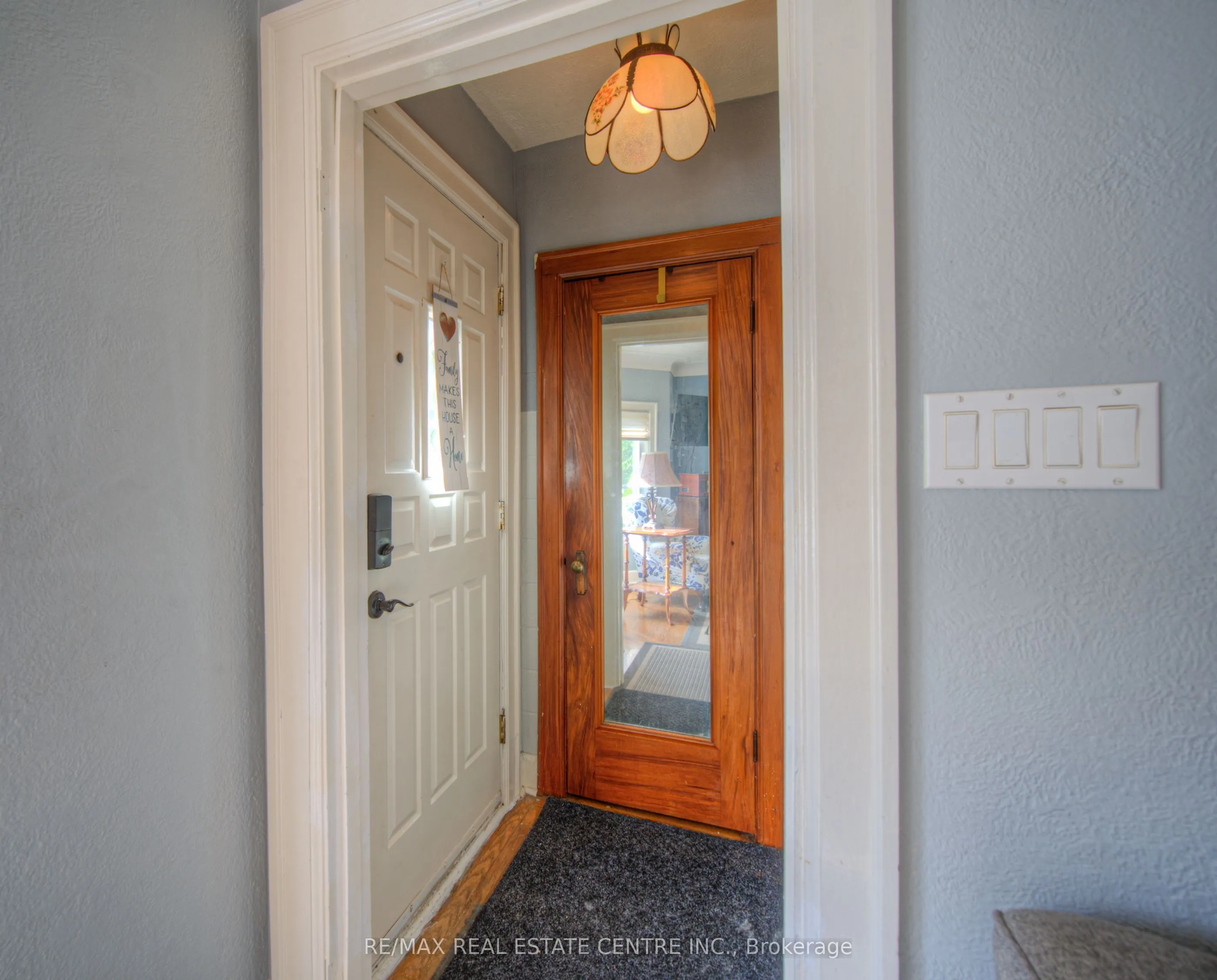 14 Barons Avenue S