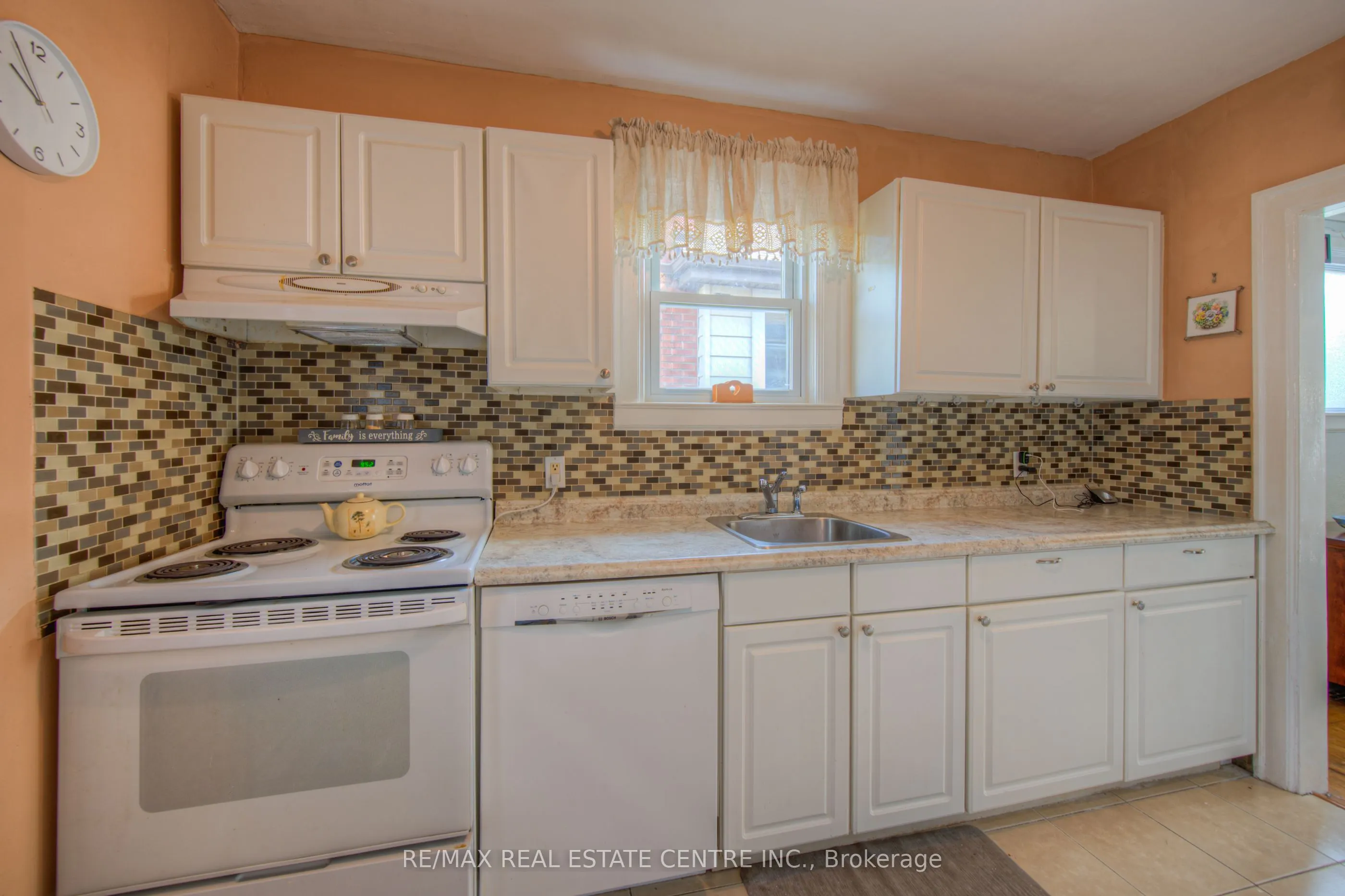 14 Barons Avenue S