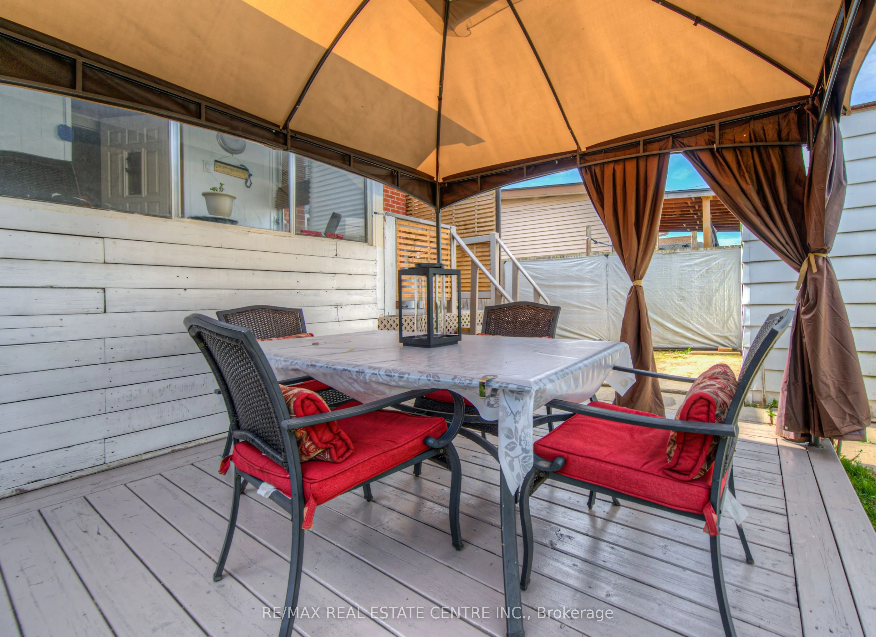14 Barons Avenue S