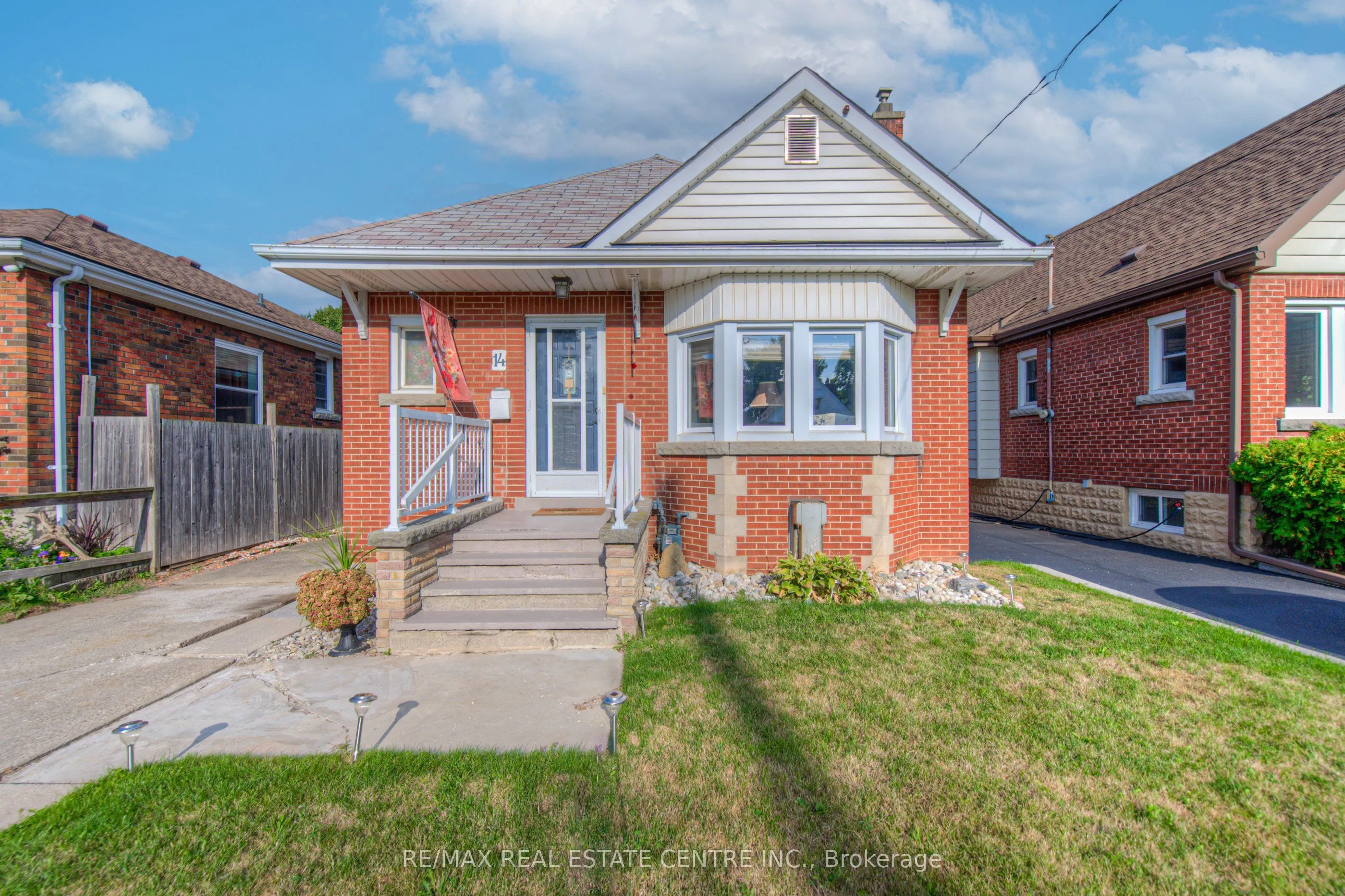 14 Barons Avenue S