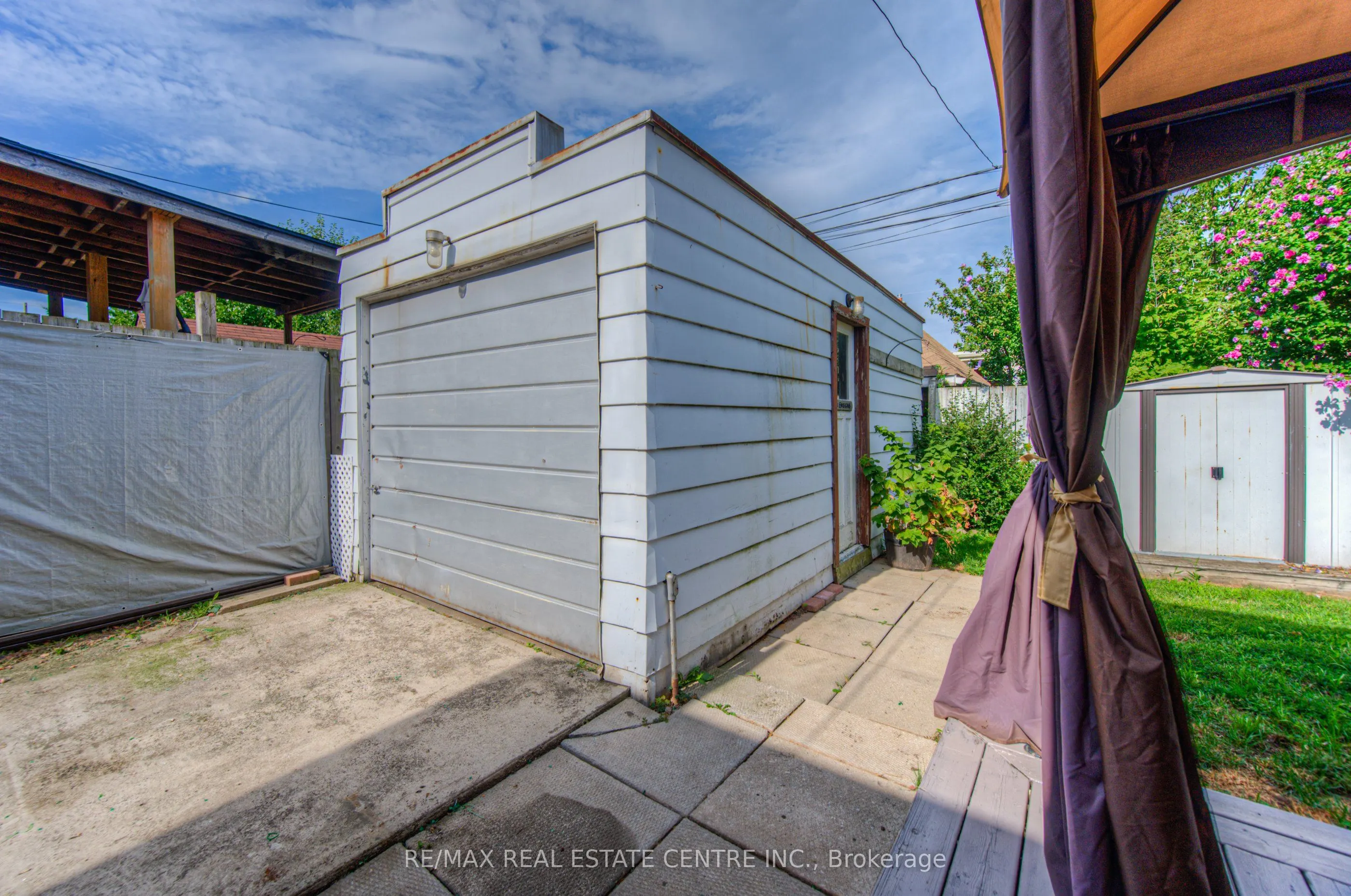 14 Barons Avenue S