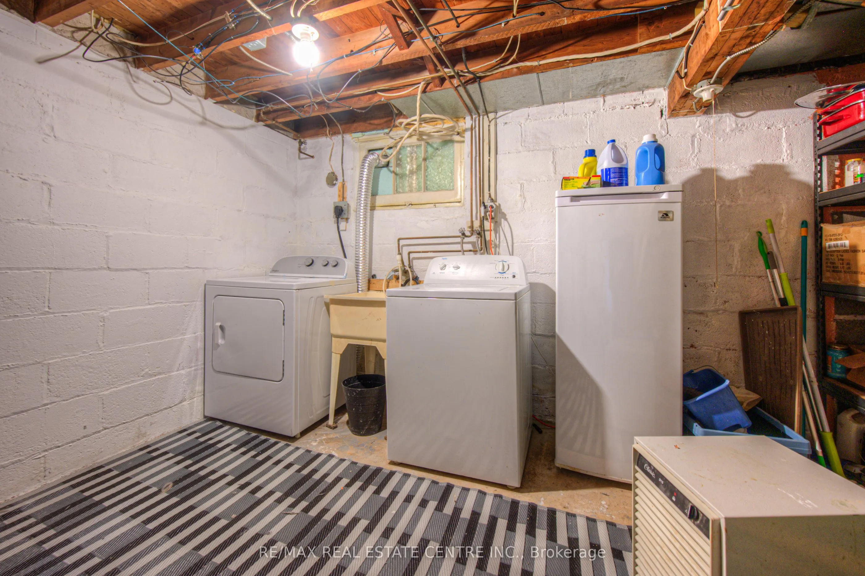 14 Barons Avenue S