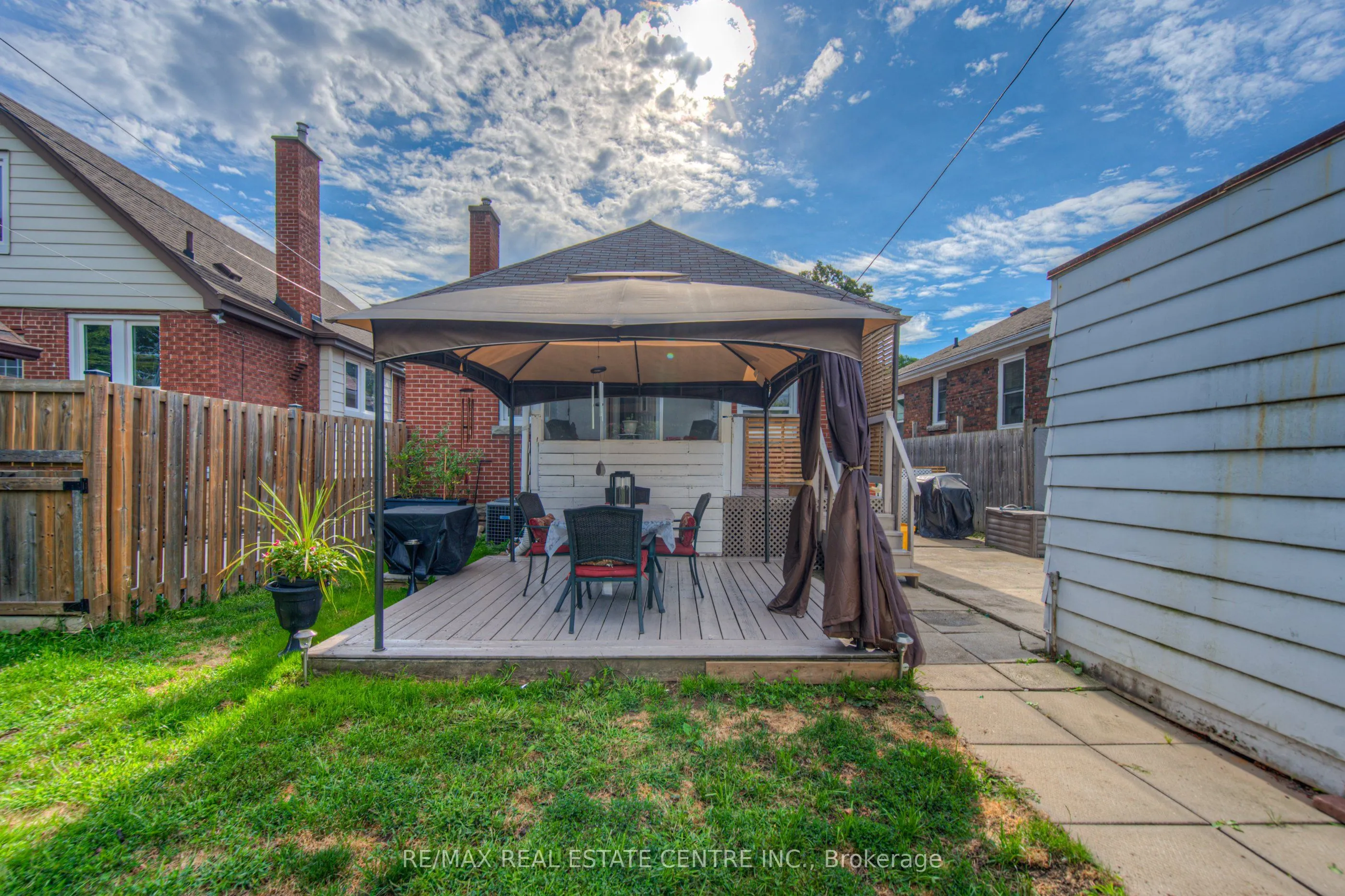 14 Barons Avenue S