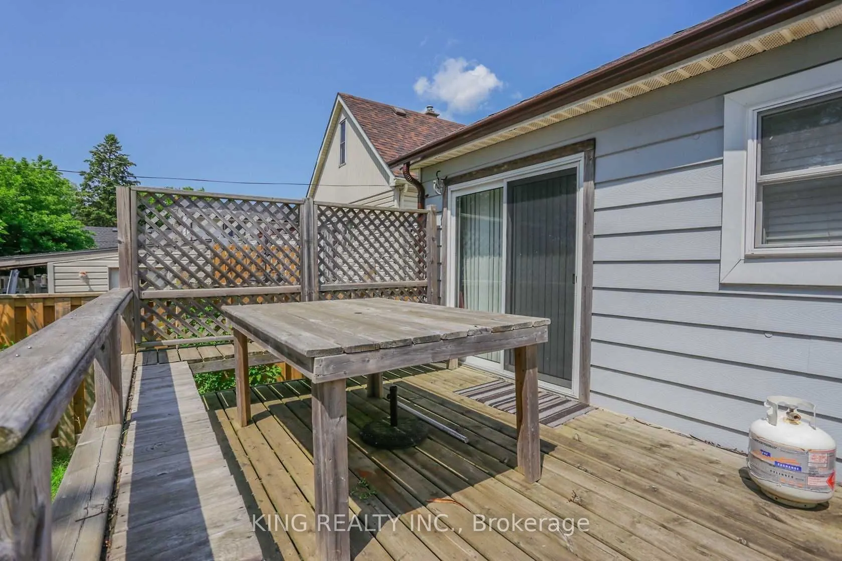 423 SPRUCE Street