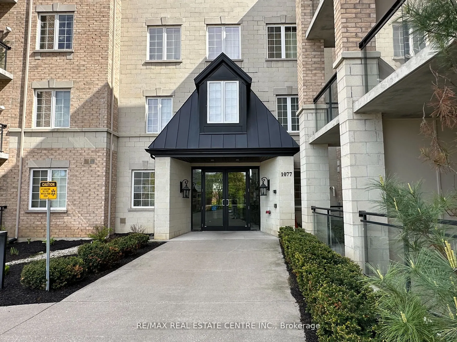 1077 Gordon Street S, #118