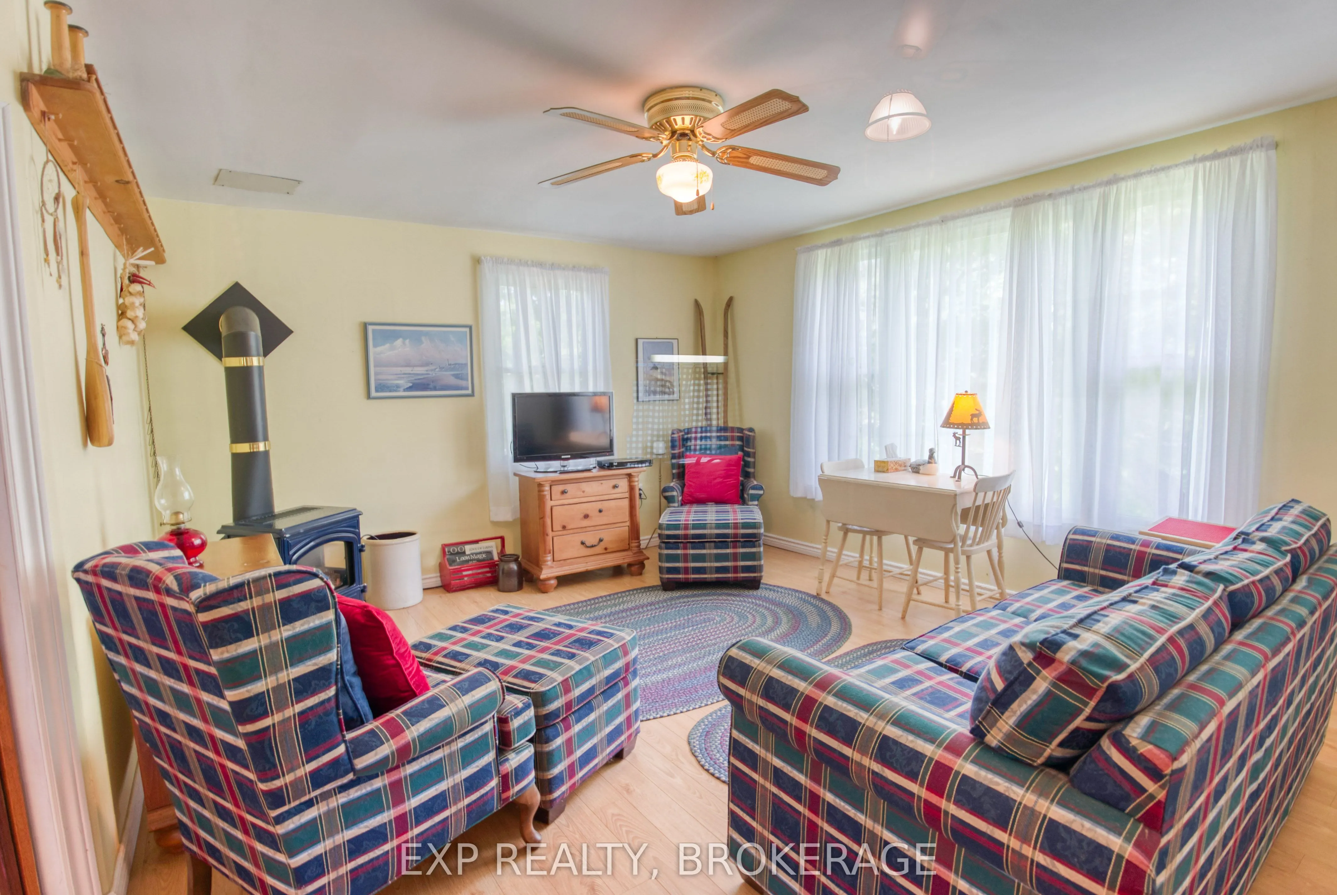 1036 Lakeshore Road