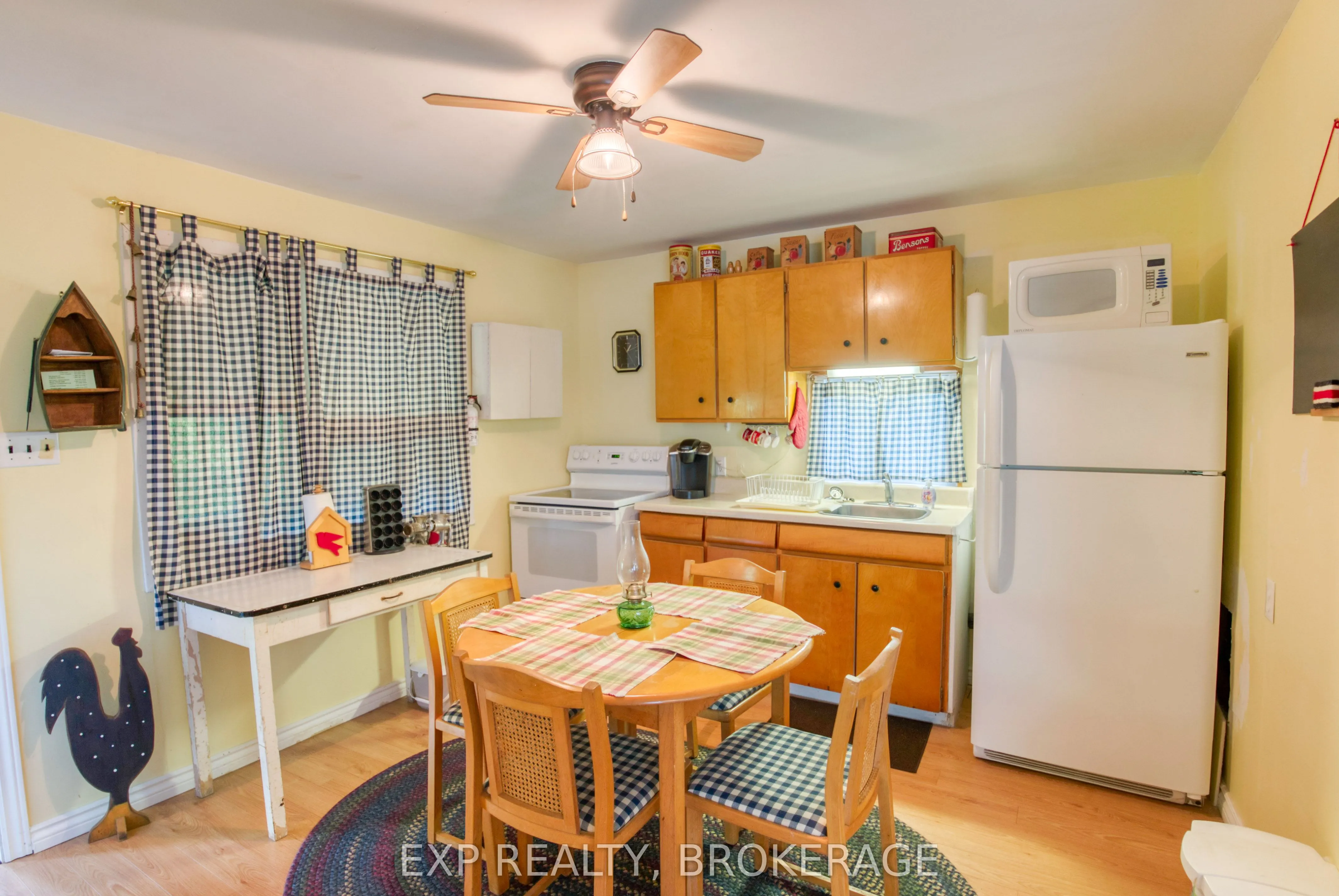1036 Lakeshore Road