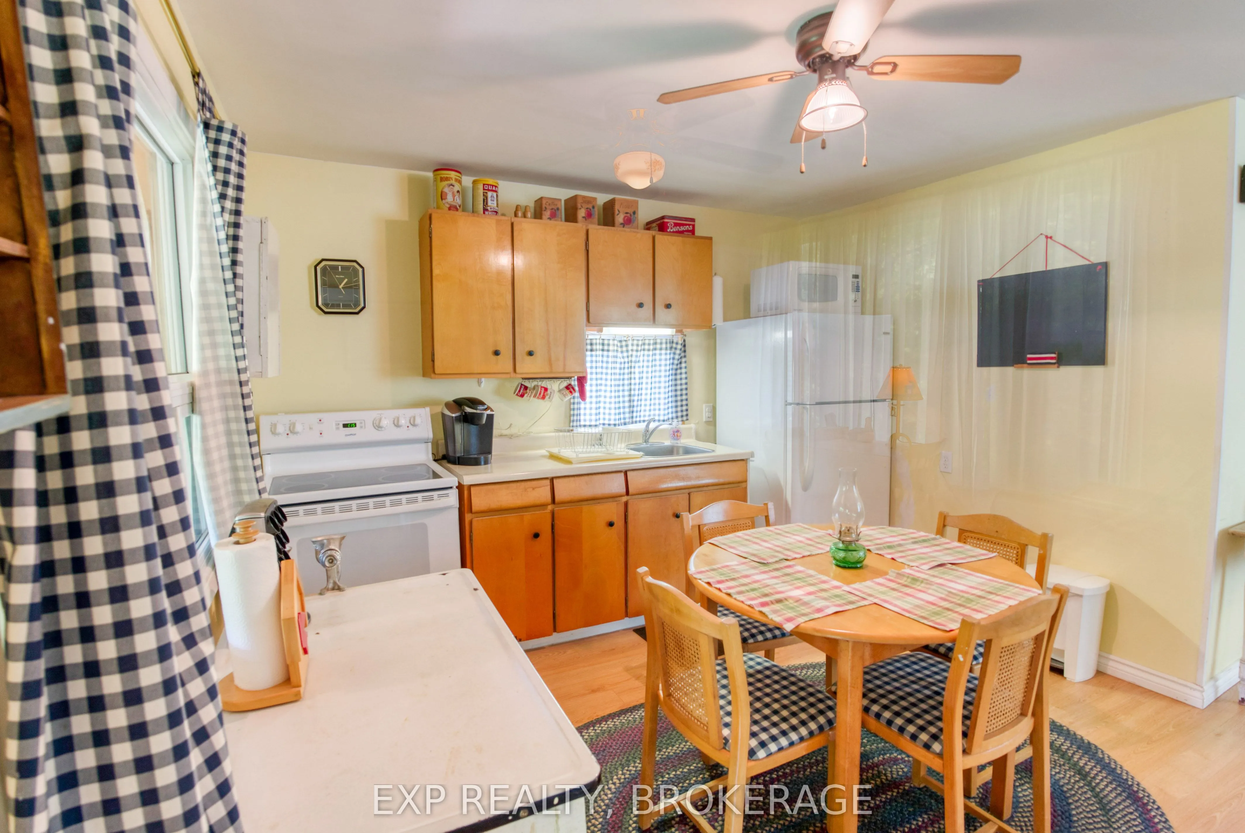 1036 Lakeshore Road