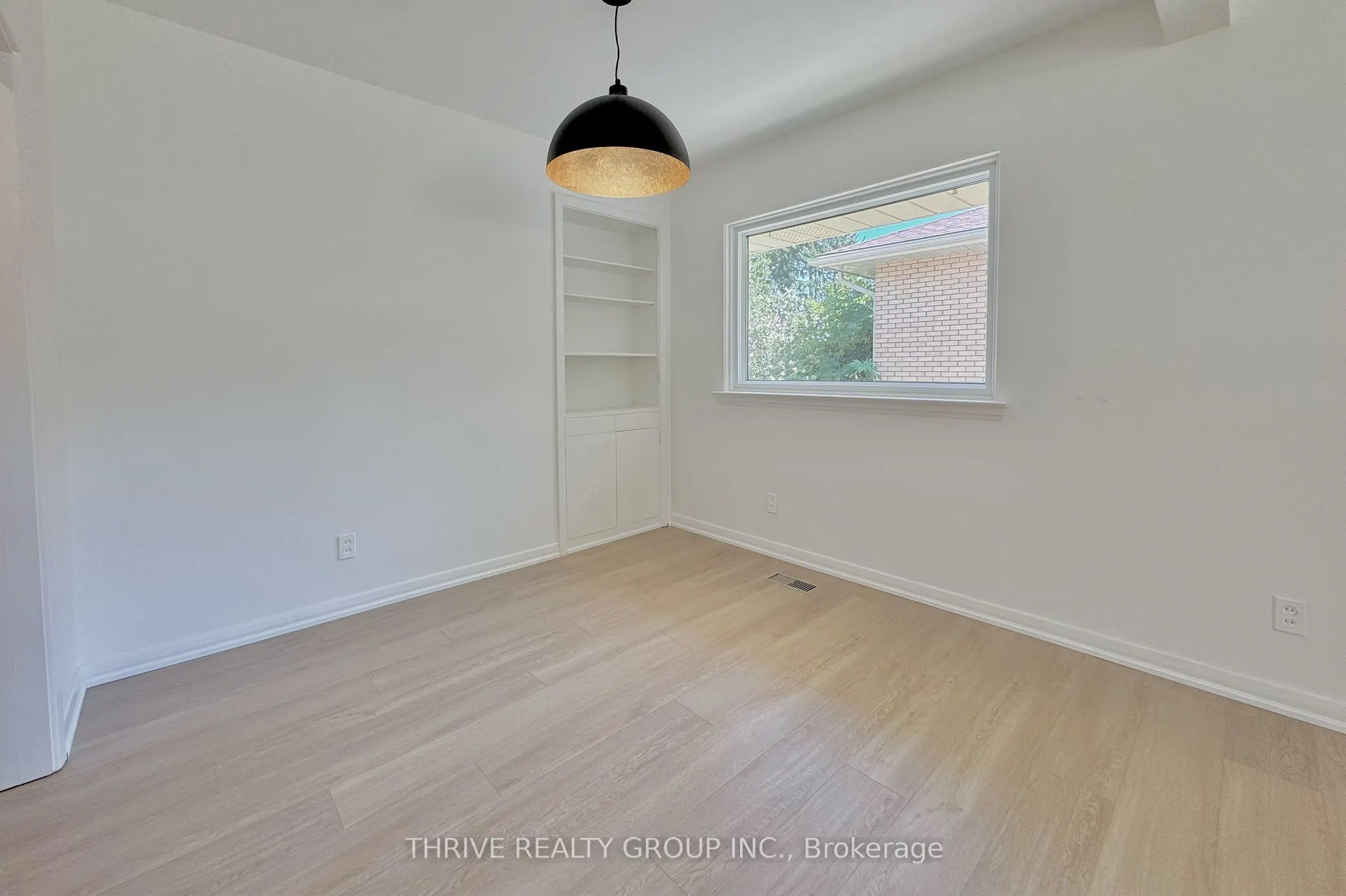 444 Ridgewood Crescent, #Upper