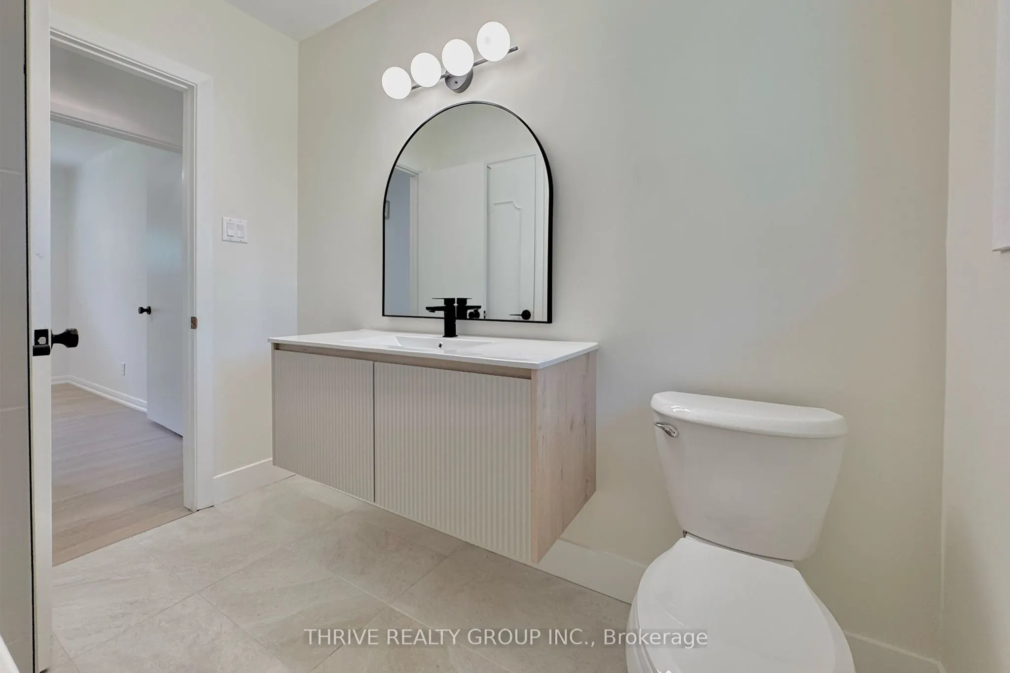 444 Ridgewood Crescent, #Upper