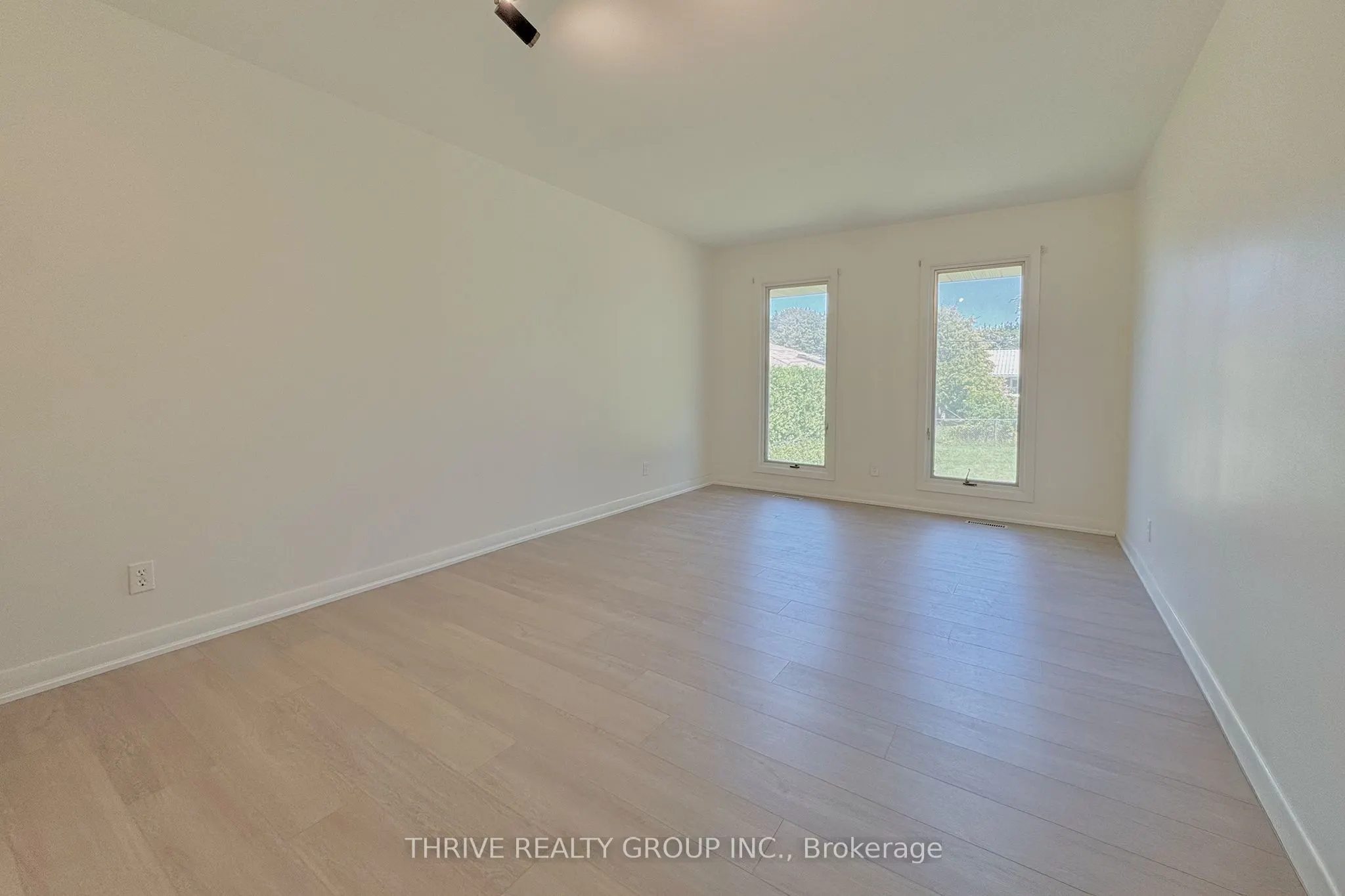 444 Ridgewood Crescent, #Upper