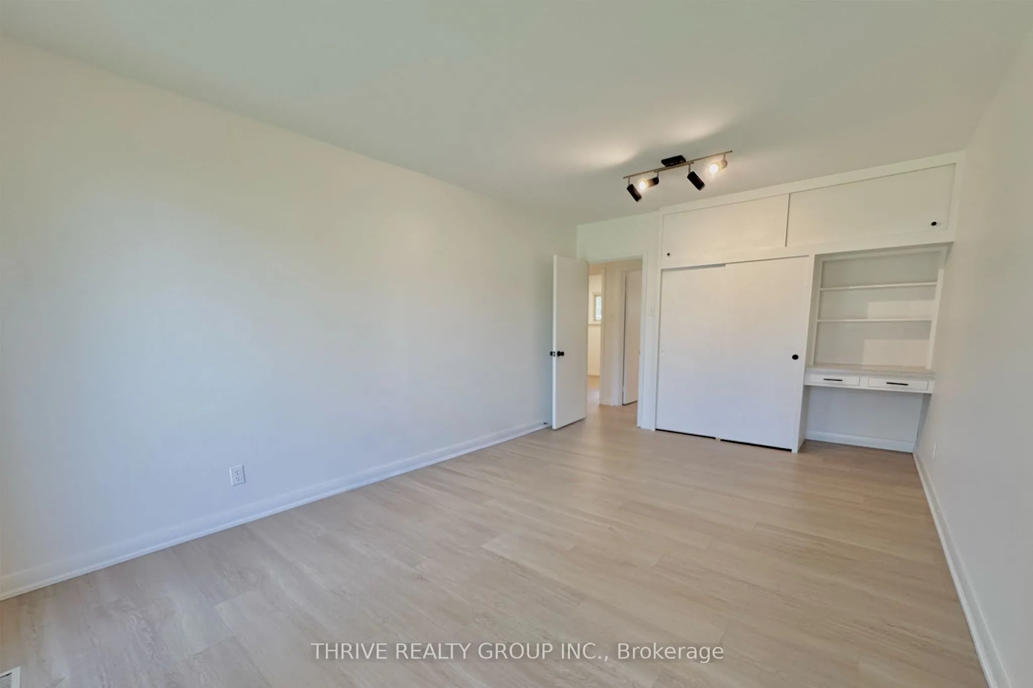 444 Ridgewood Crescent, #Upper