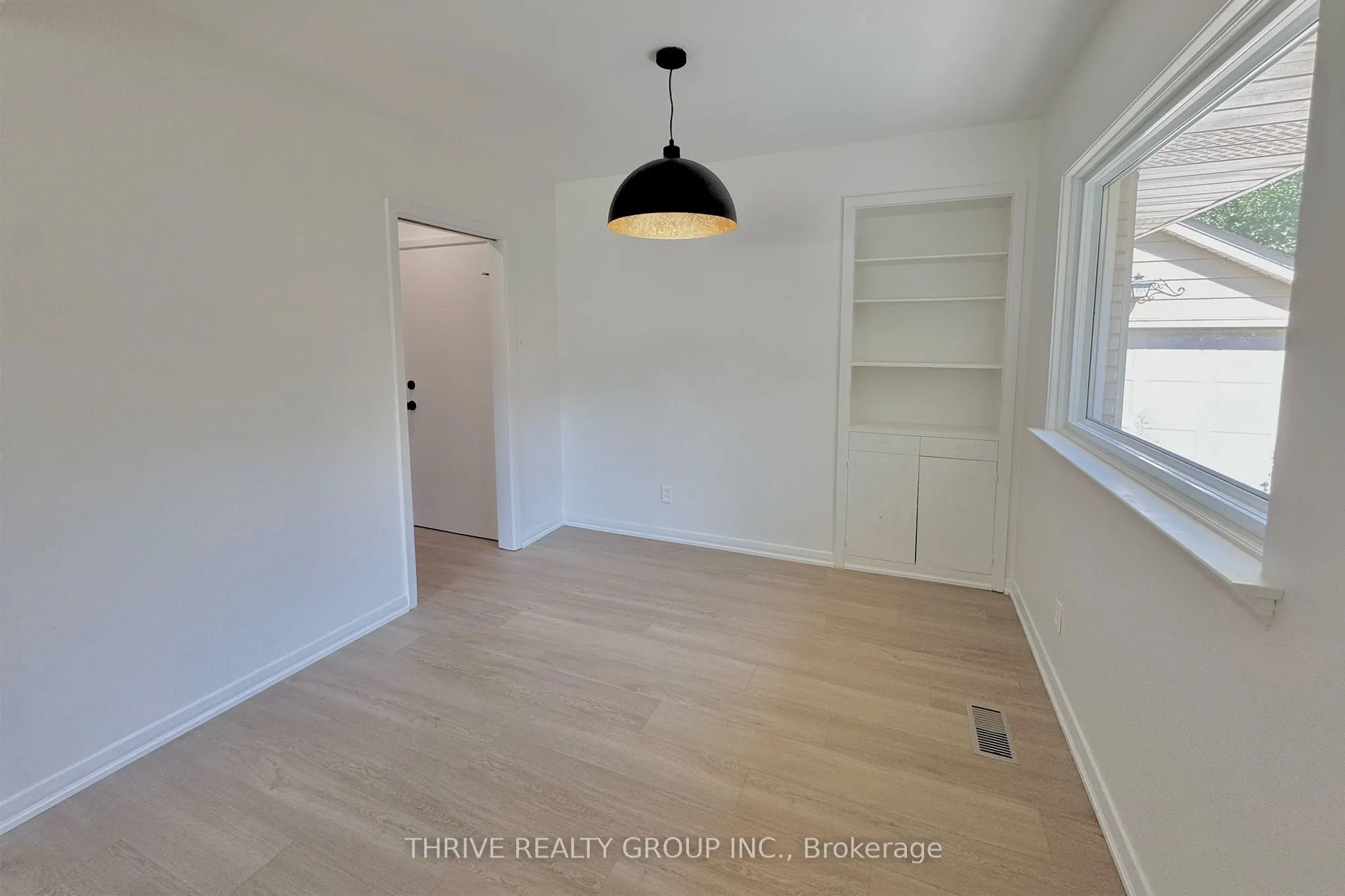 444 Ridgewood Crescent, #Upper