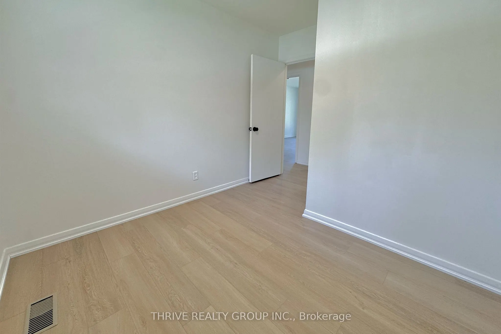 444 Ridgewood Crescent, #Upper
