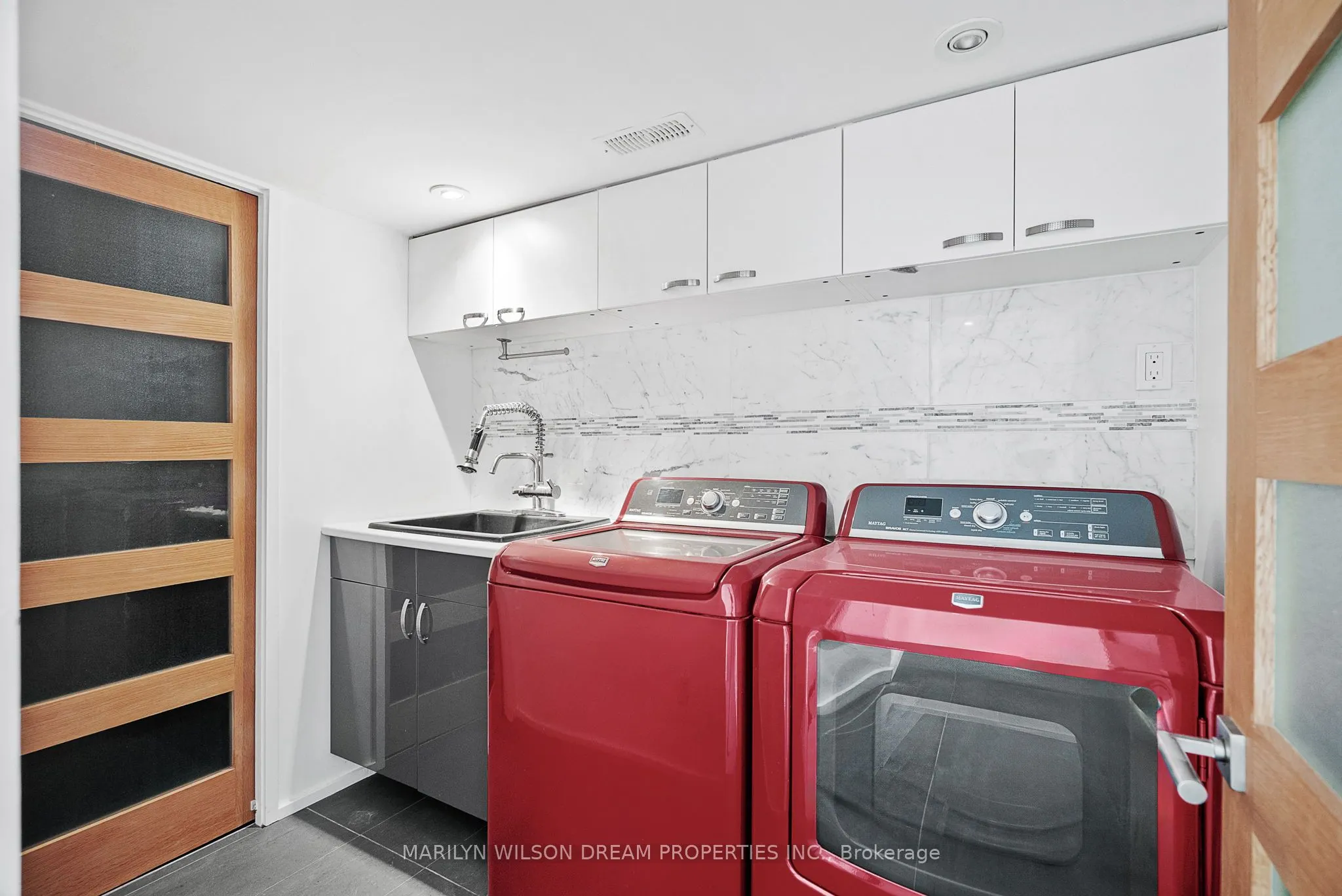 3286 Barlow Crescent