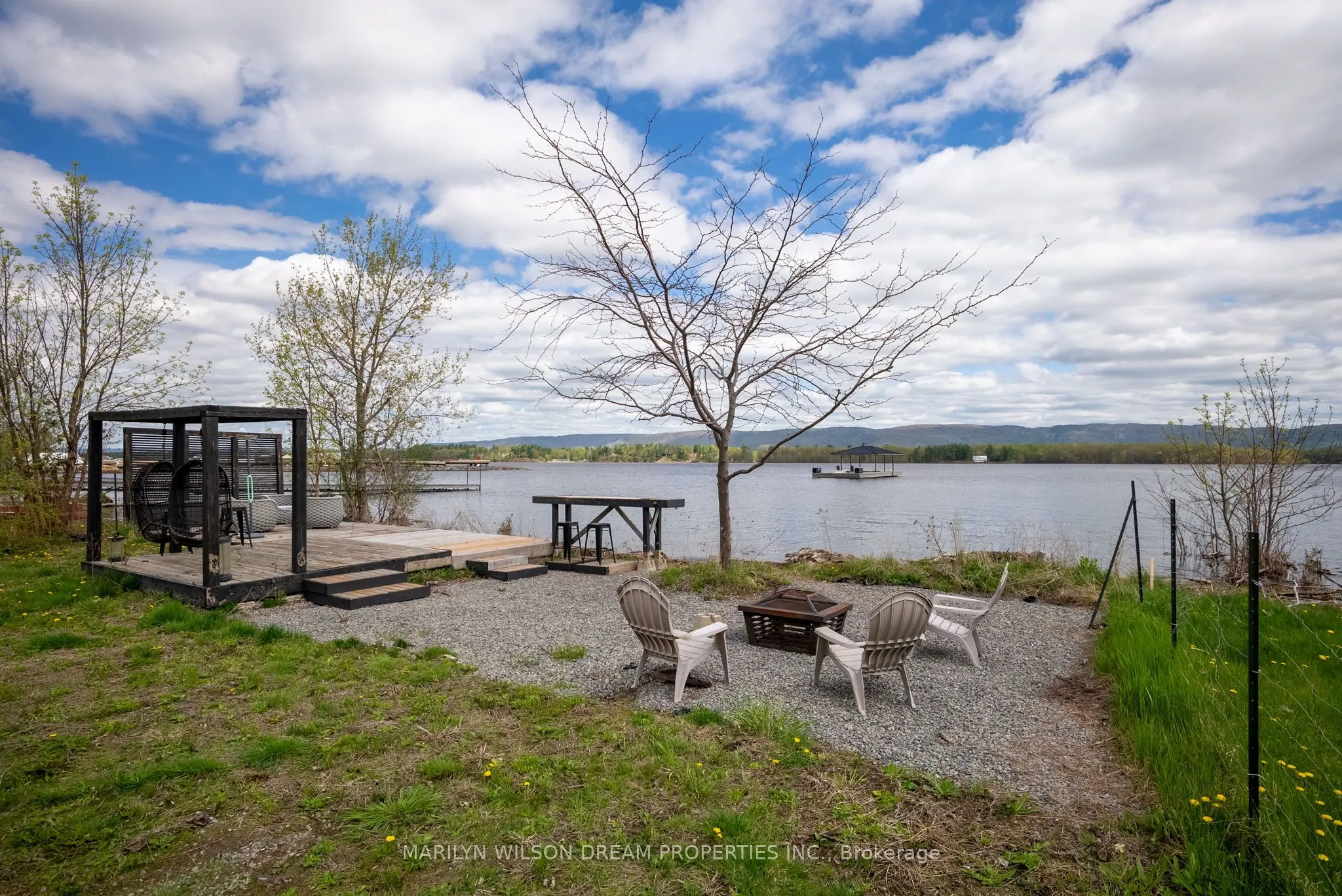 3286 Barlow Crescent