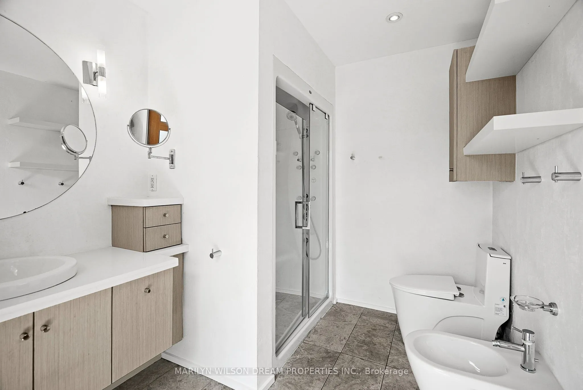 3286 Barlow Crescent