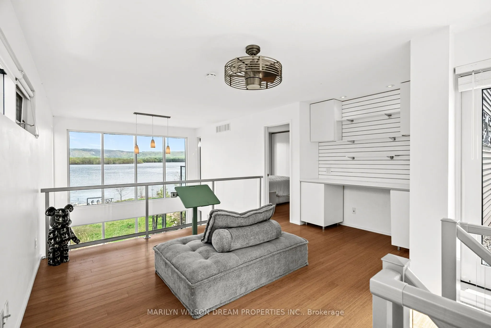 3286 Barlow Crescent