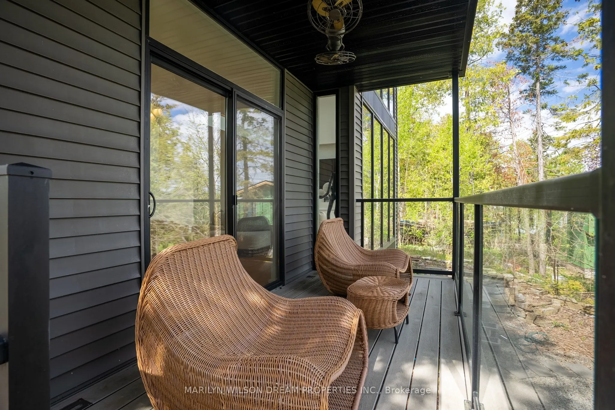 3286 Barlow Crescent