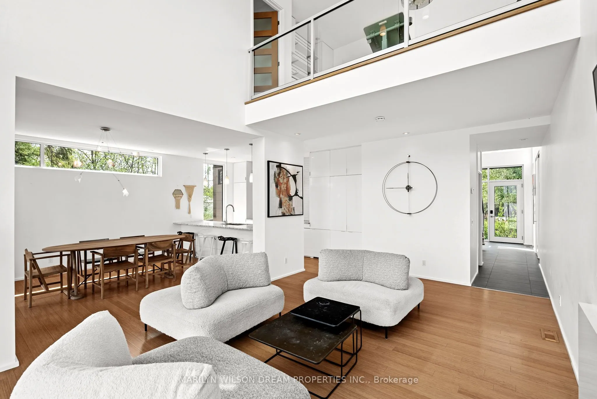 3286 Barlow Crescent