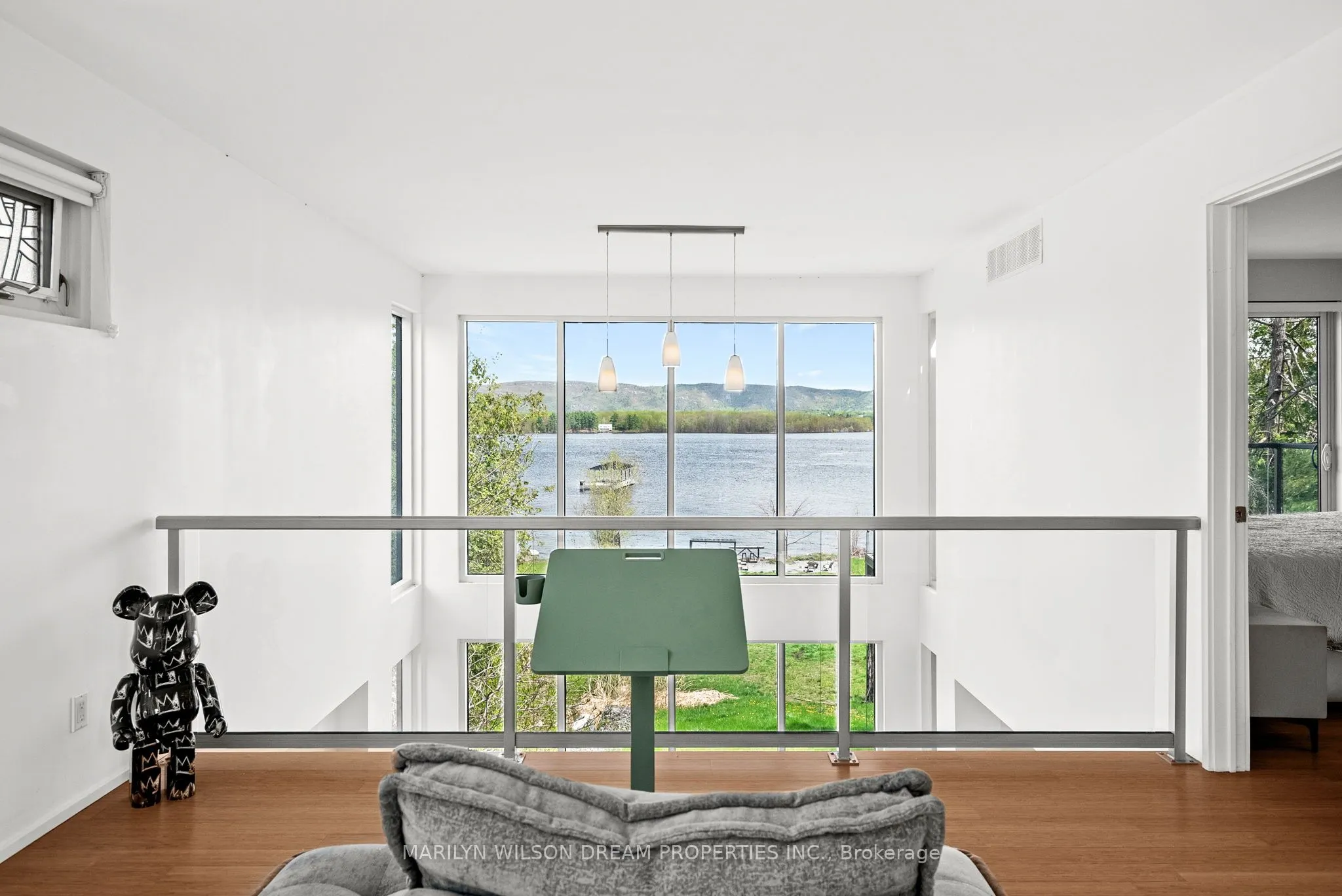 3286 Barlow Crescent