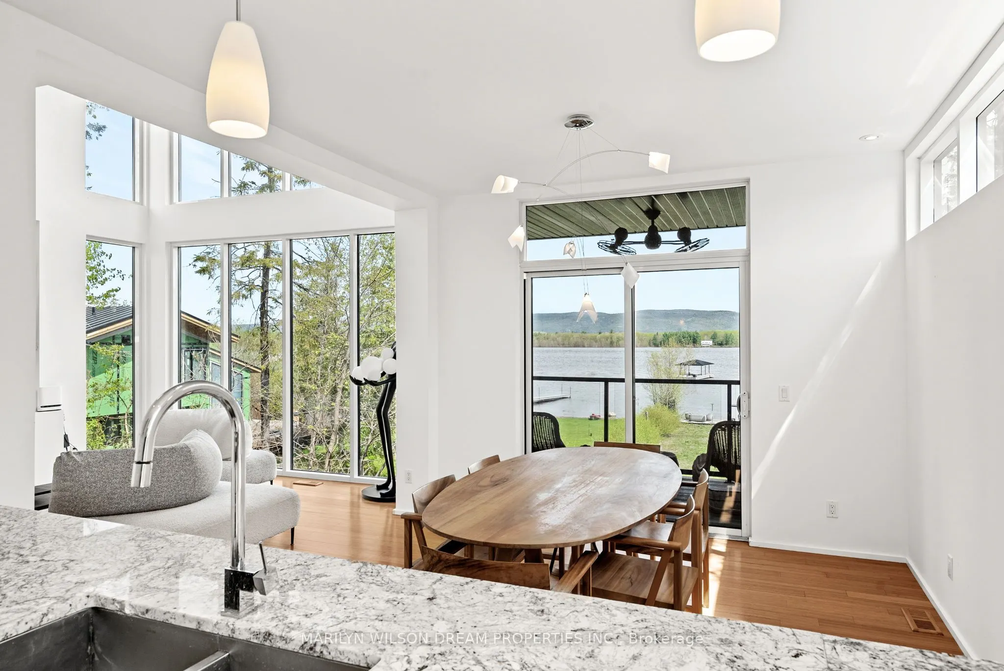 3286 Barlow Crescent