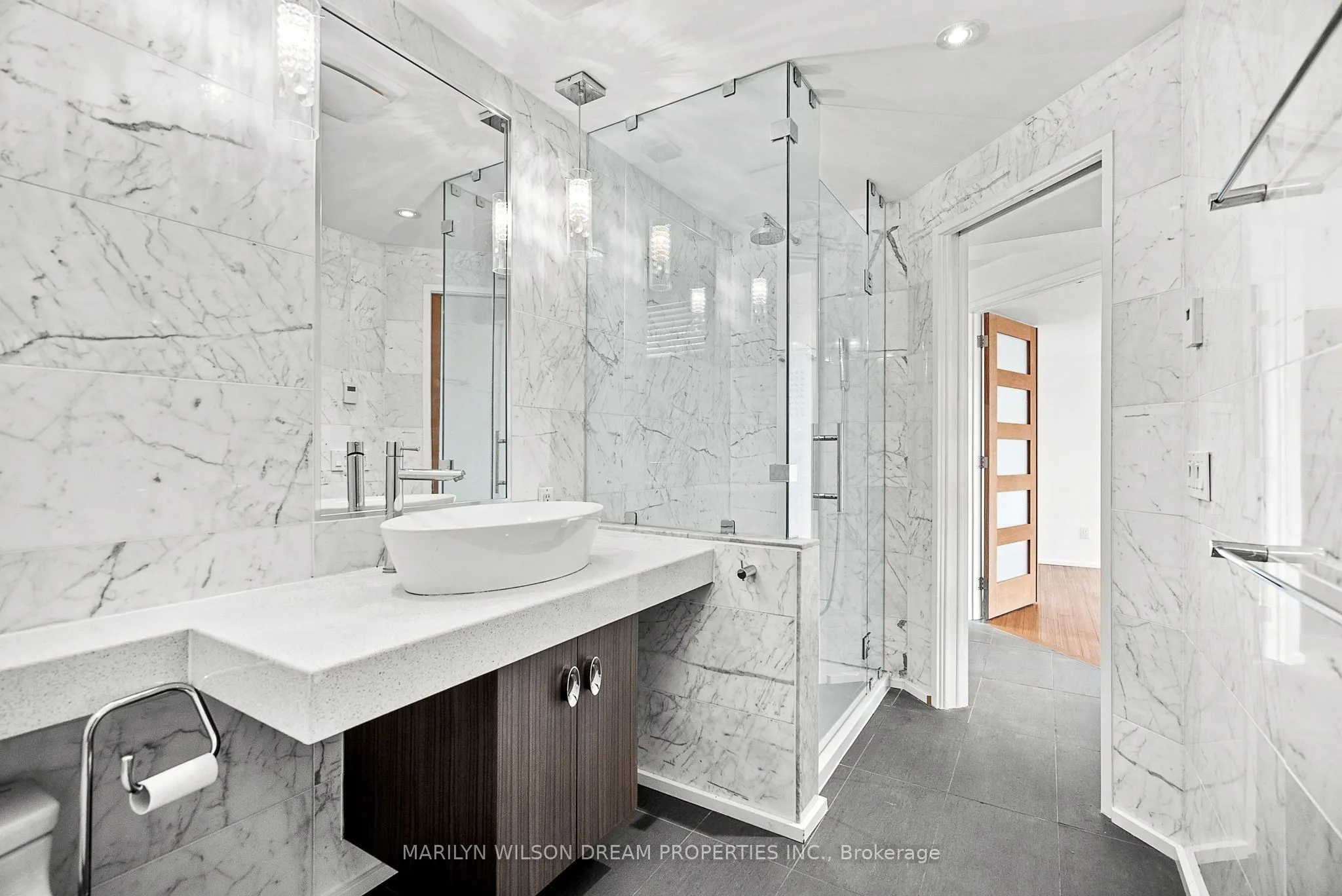 3286 Barlow Crescent