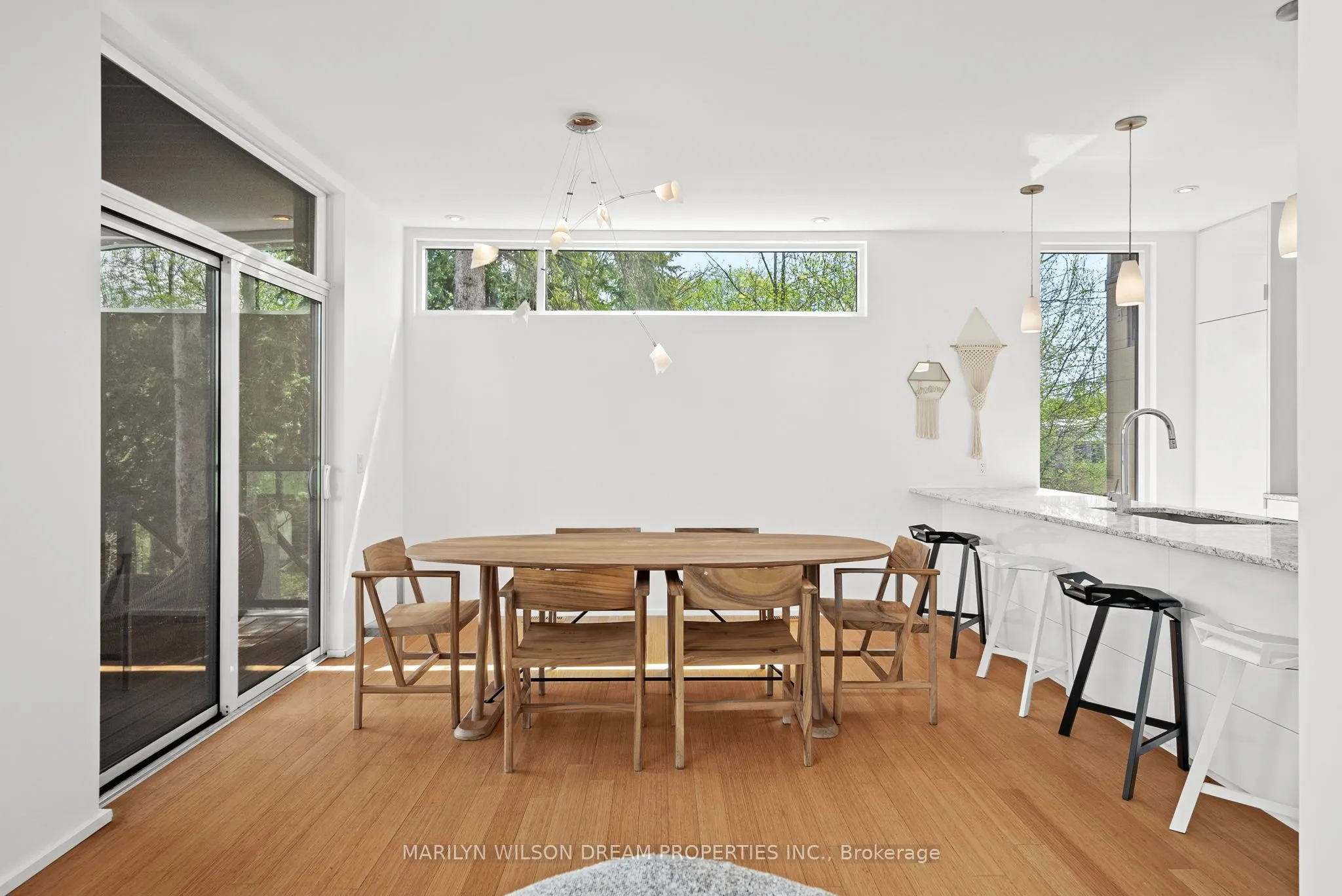 3286 Barlow Crescent