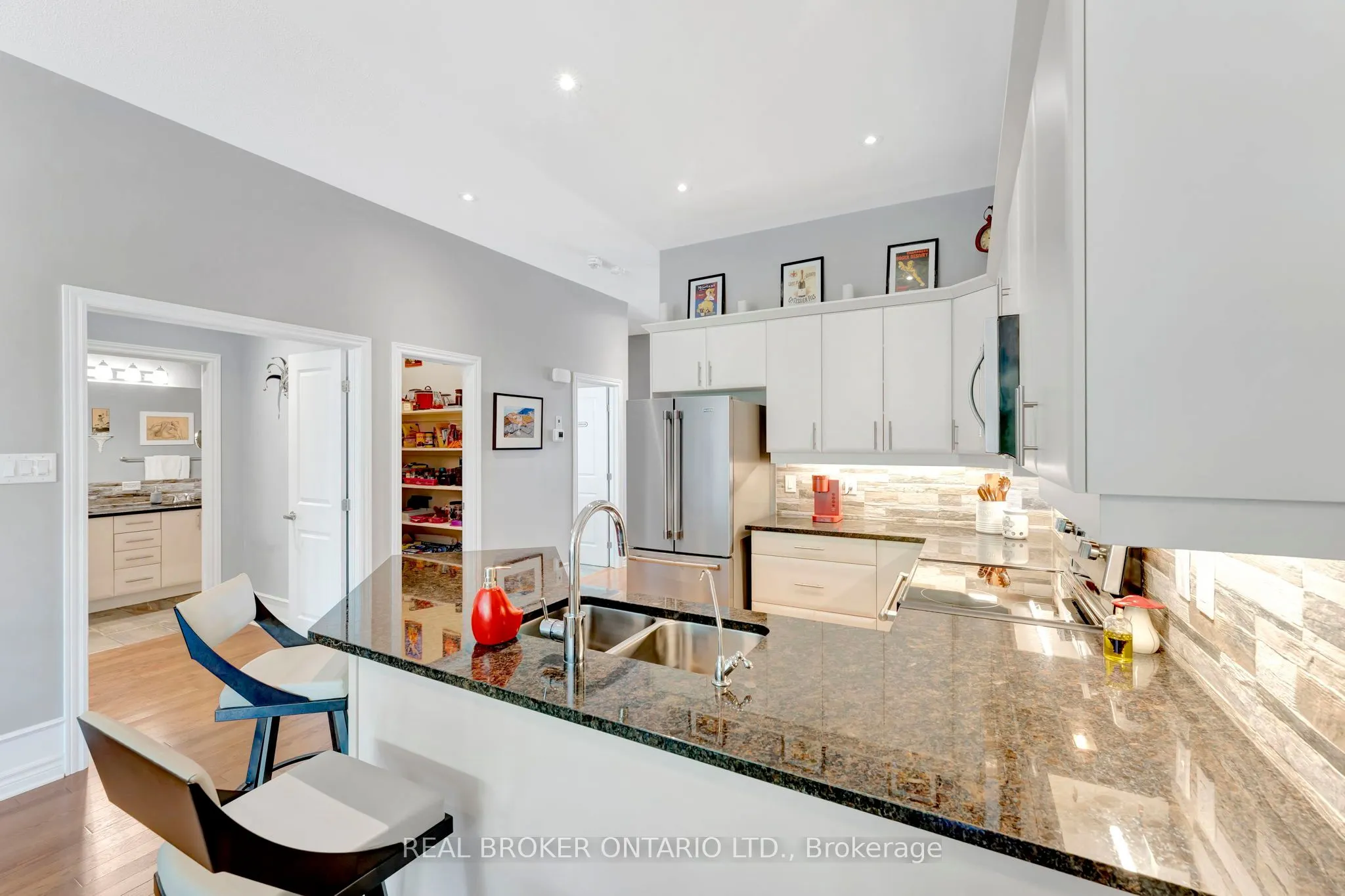 146 Oxford Street W