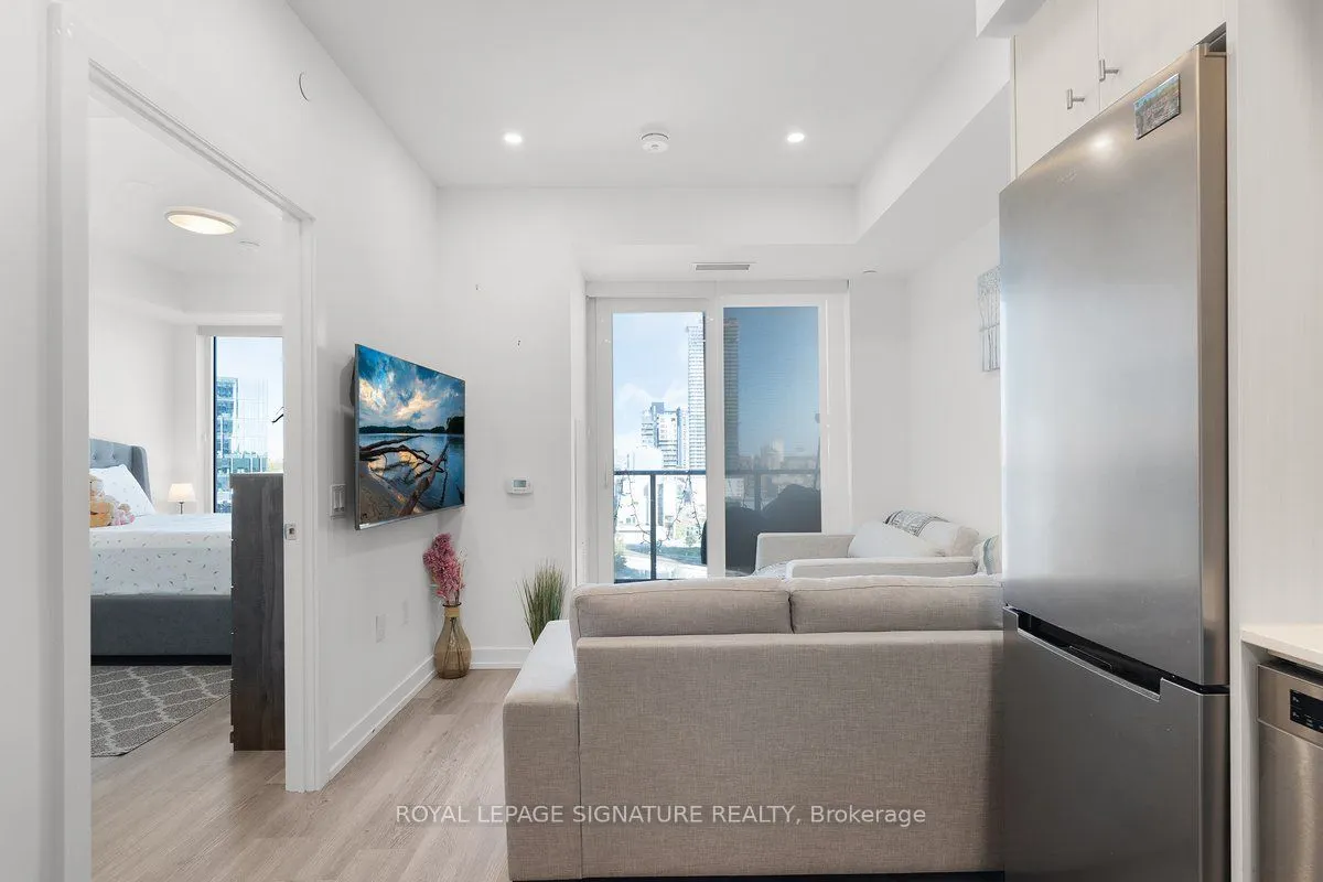 5 Wellington Street, #814