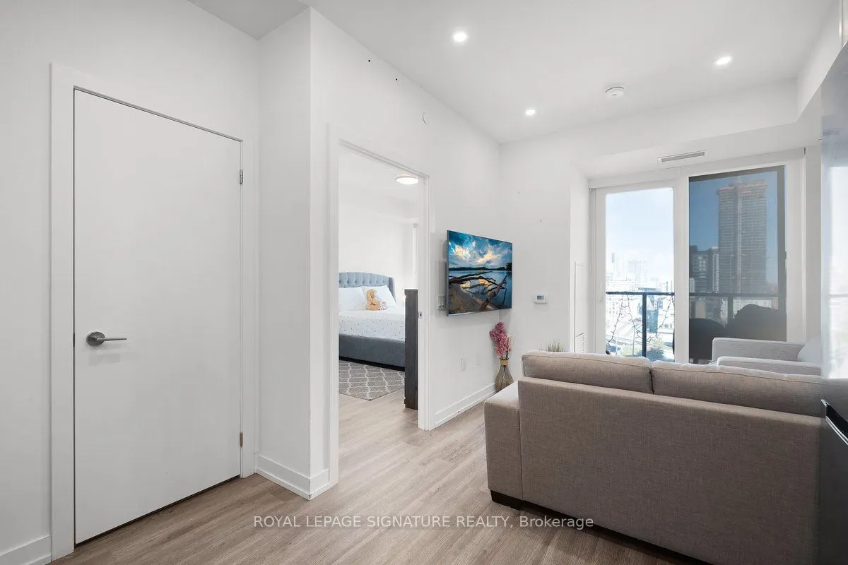 5 Wellington Street, #814