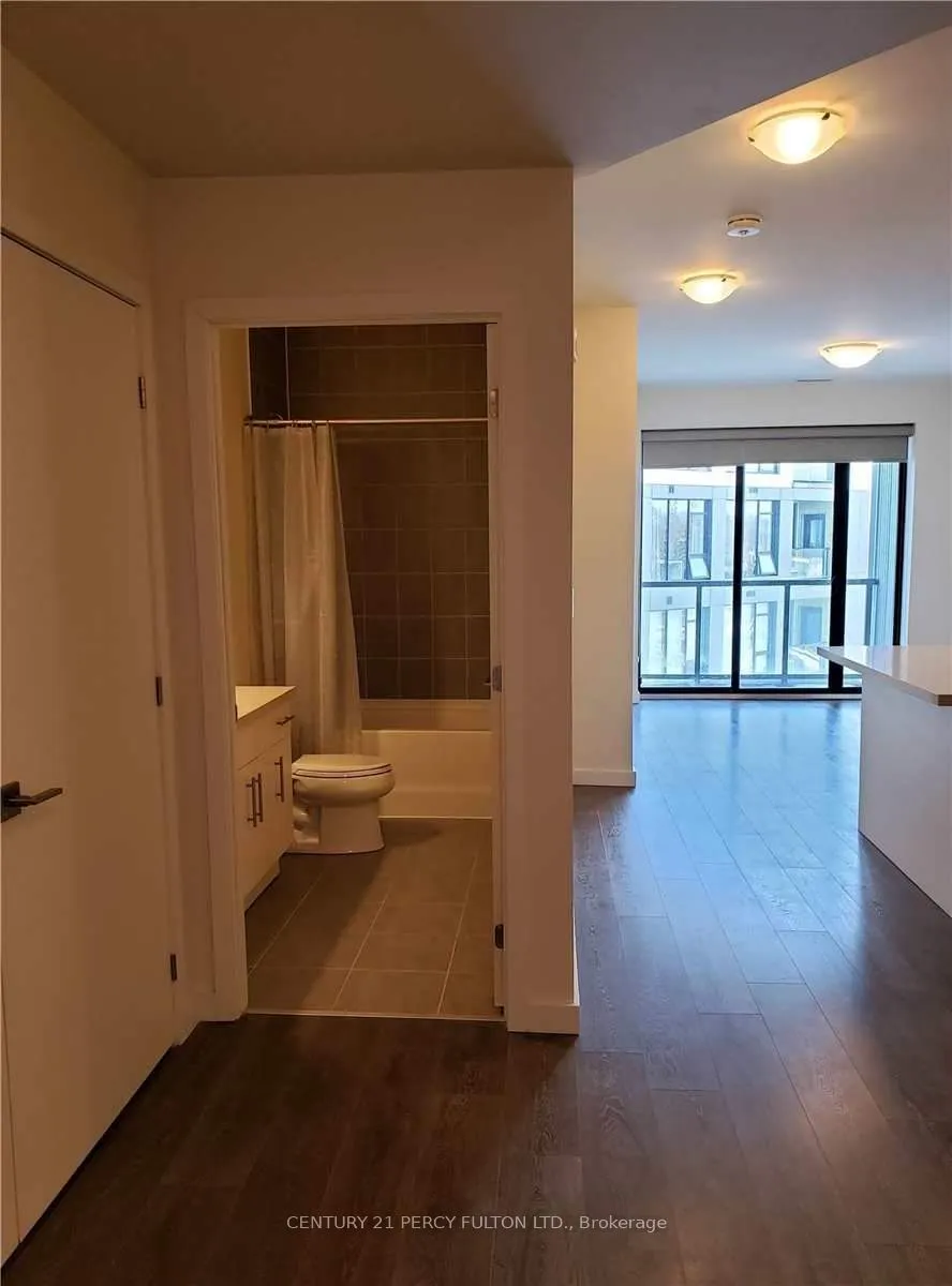 690 King Street W, #617