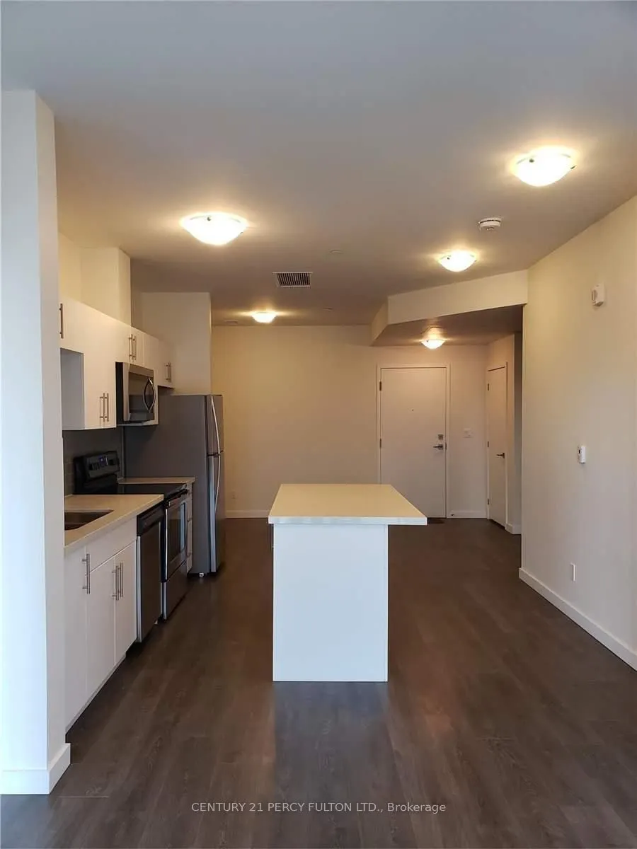 690 King Street W, #617