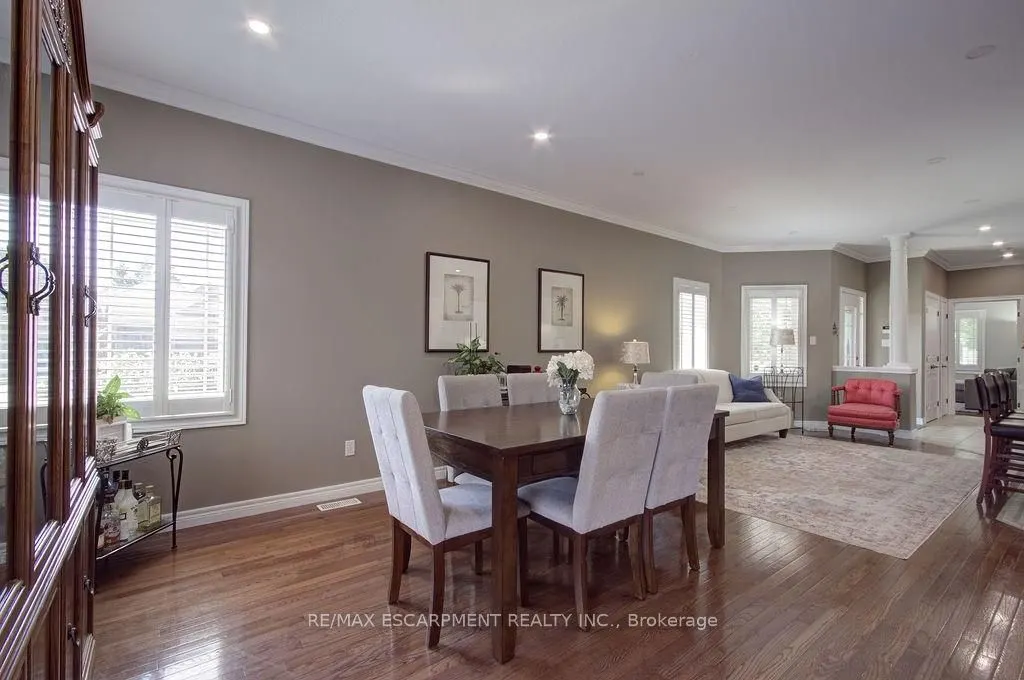 44 IRONGATE Drive