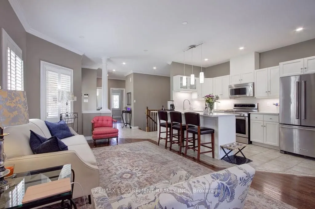 44 IRONGATE Drive