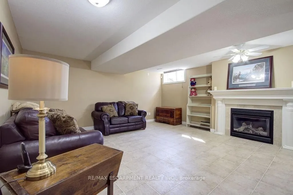 44 IRONGATE Drive