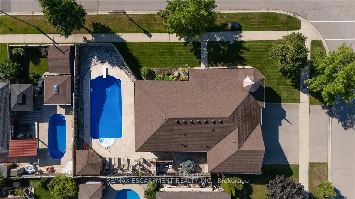 44 IRONGATE Drive