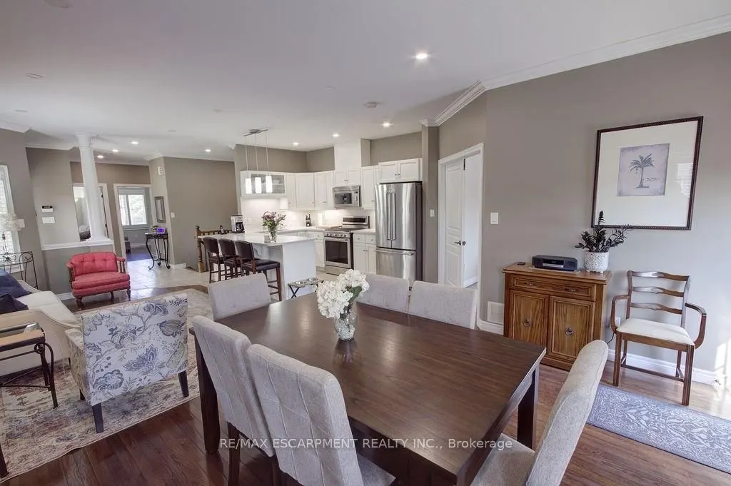 44 IRONGATE Drive