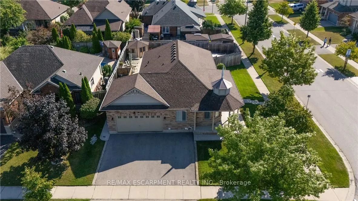 44 IRONGATE Drive