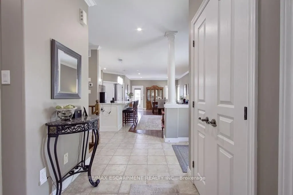 44 IRONGATE Drive