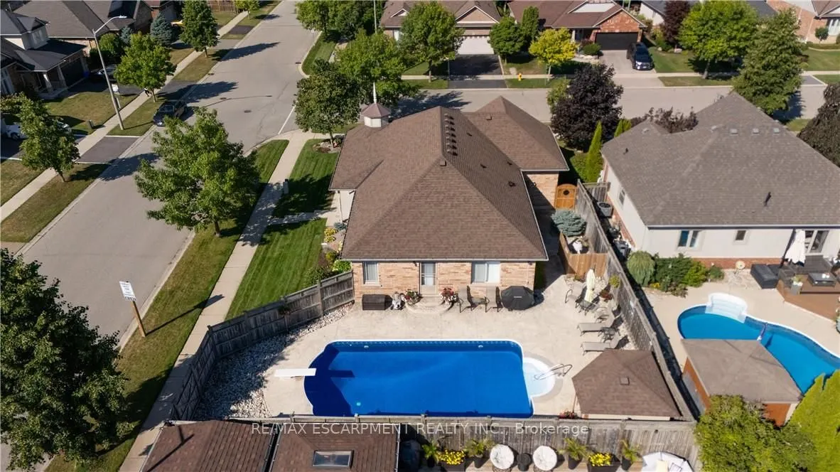 44 IRONGATE Drive
