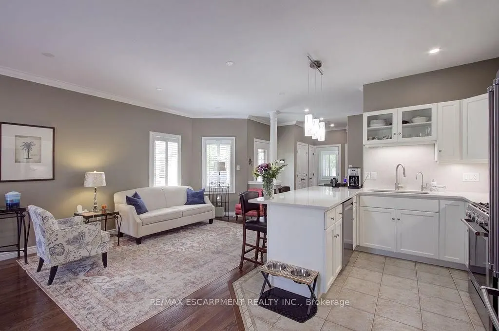 44 IRONGATE Drive