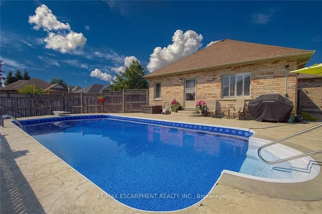 44 IRONGATE Drive