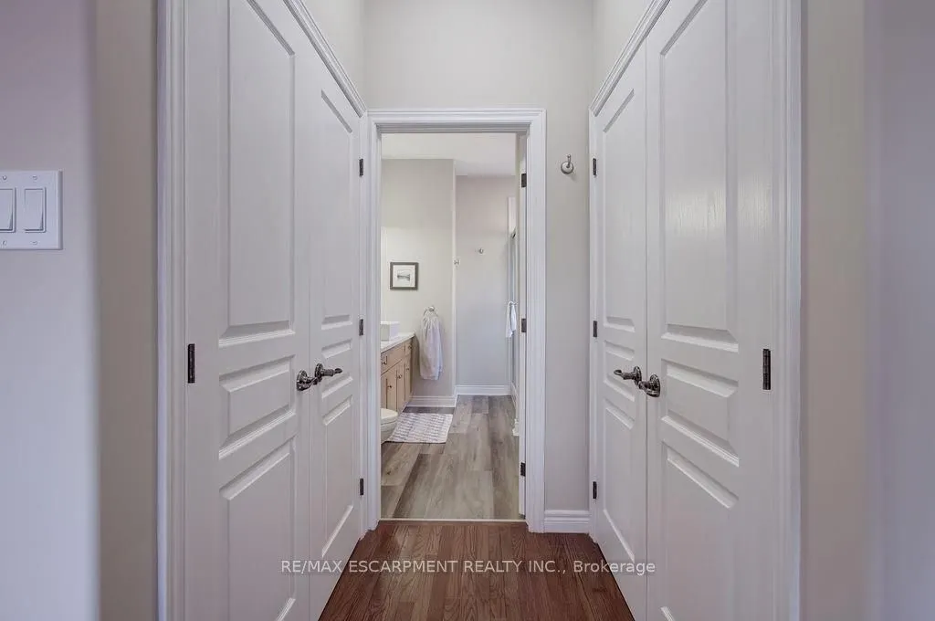 44 IRONGATE Drive