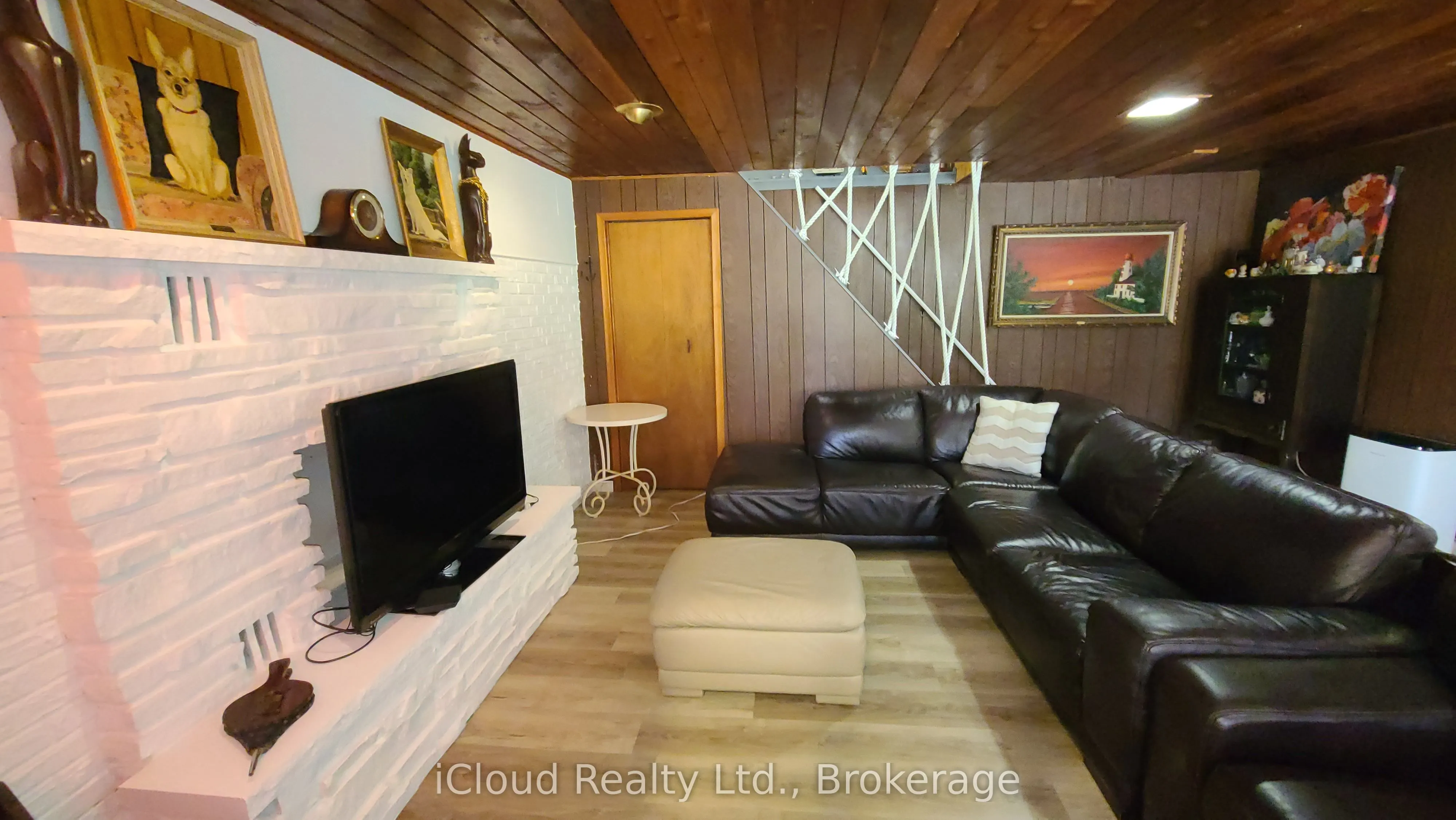 44 RED CEDAR Drive S